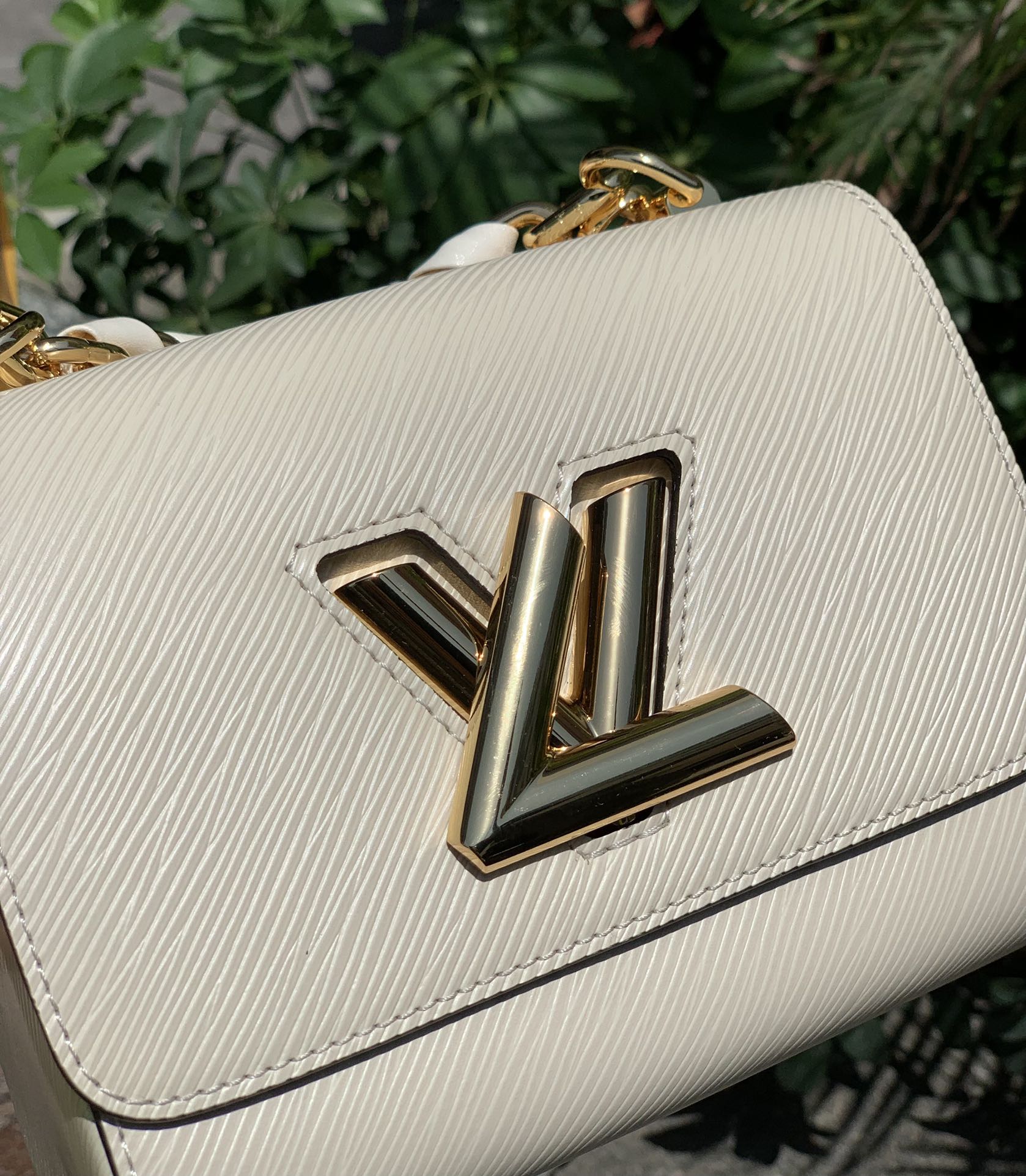 非市场普通货 进口皮料半钢五金 m59852尺寸：19 x 15 x 9 CM 白色小号原厂渠道货！水波