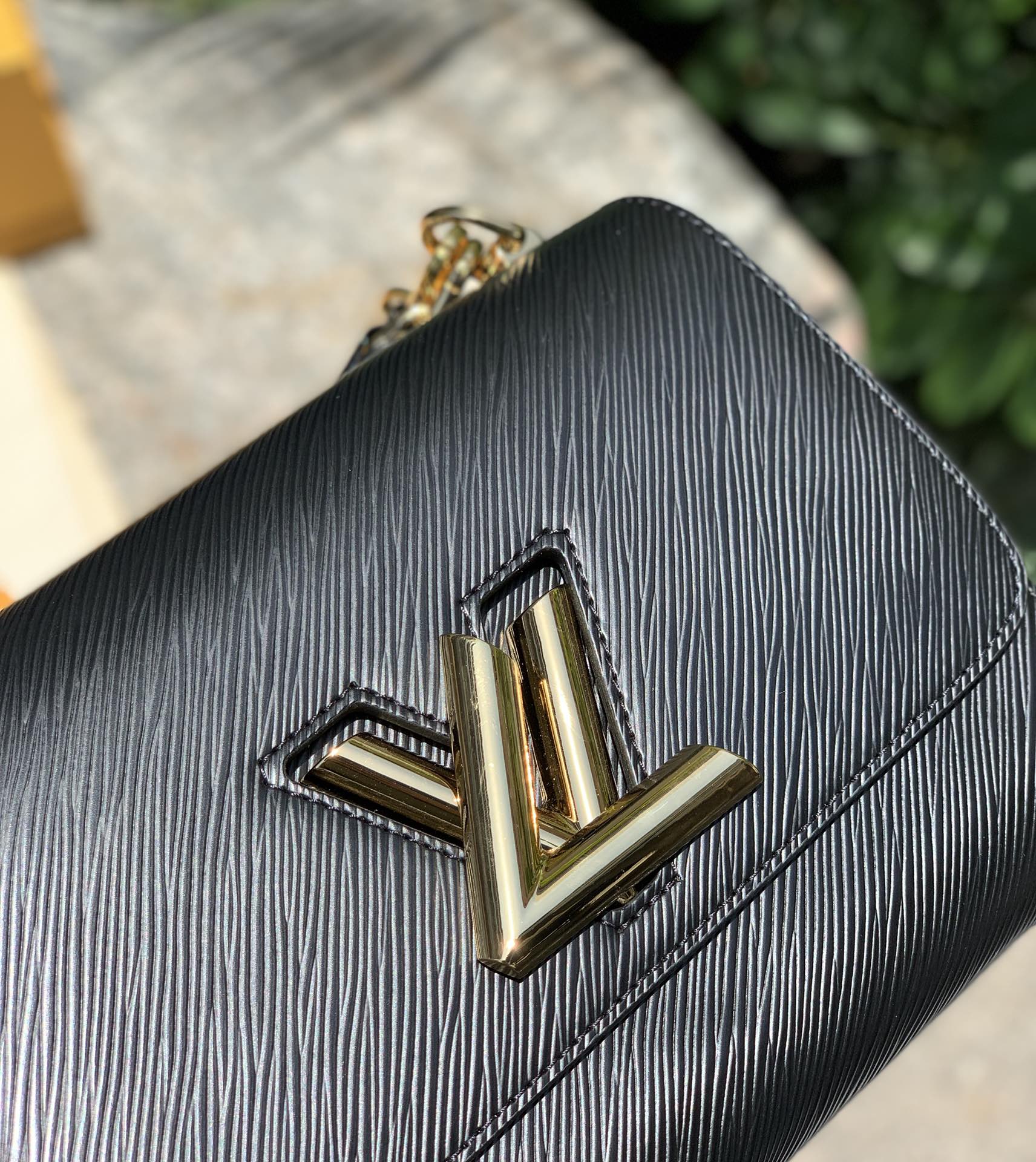 🌼 m59887尺寸23 x 17 x 9.5 CM ，黑色中号海外买手渠道，原厂原料！优雅气质的表达唯