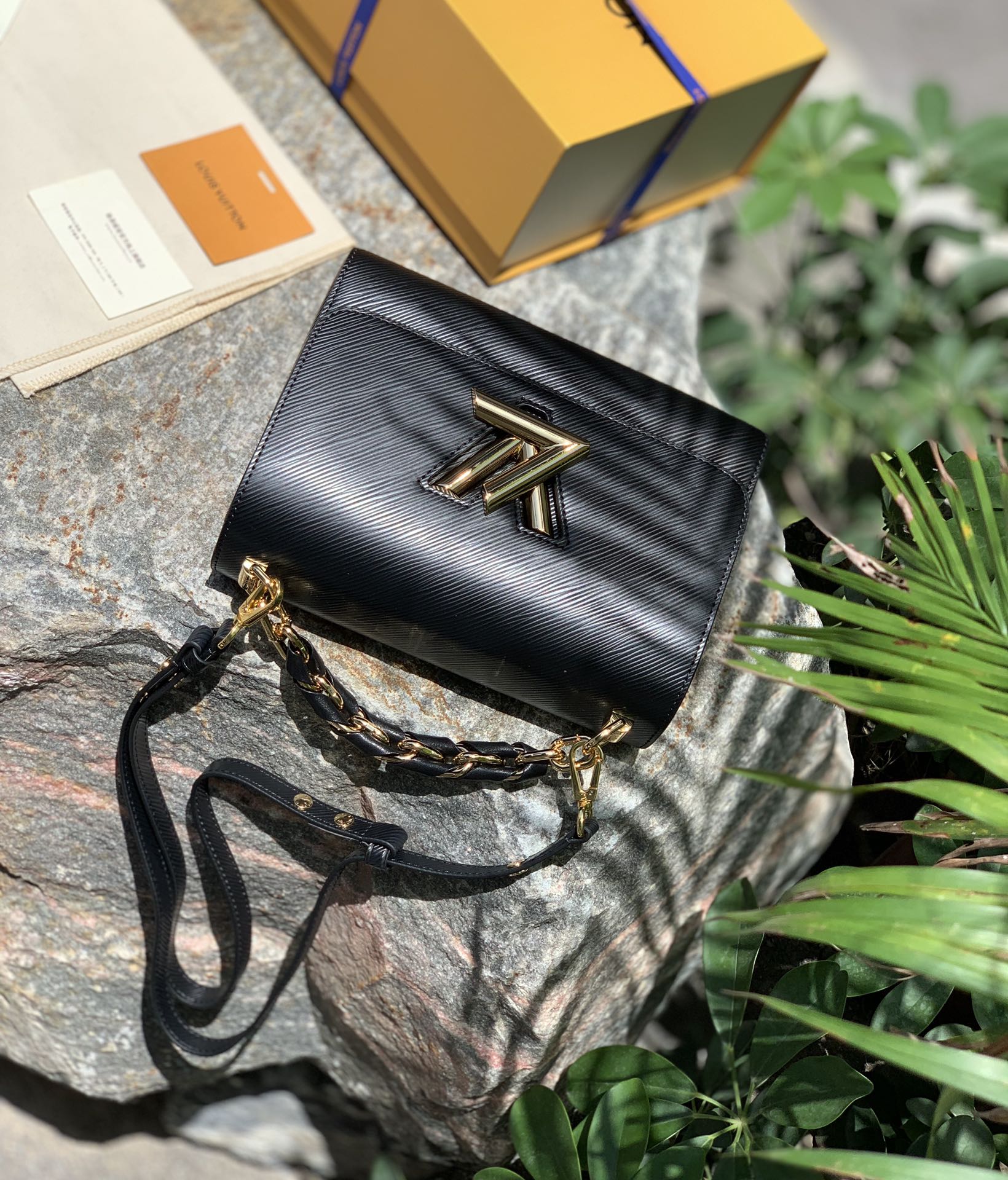 🌼 m59887尺寸23 x 17 x 9.5 CM ，黑色中号海外买手渠道，原厂原料！优雅气质的表达唯