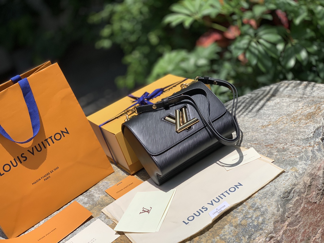 🌼 m59887尺寸23 x 17 x 9.5 CM ，黑色中号海外买手渠道，原厂原料！优雅气质的表达唯