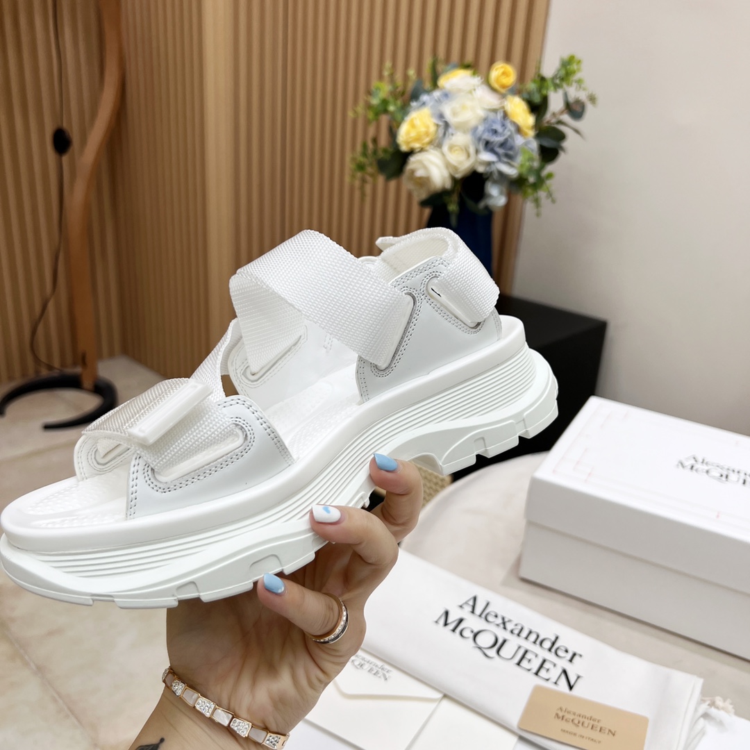 High Quality Muffin Sandals by Alexander McQueen with Unique Design and Comfort - 图片 7