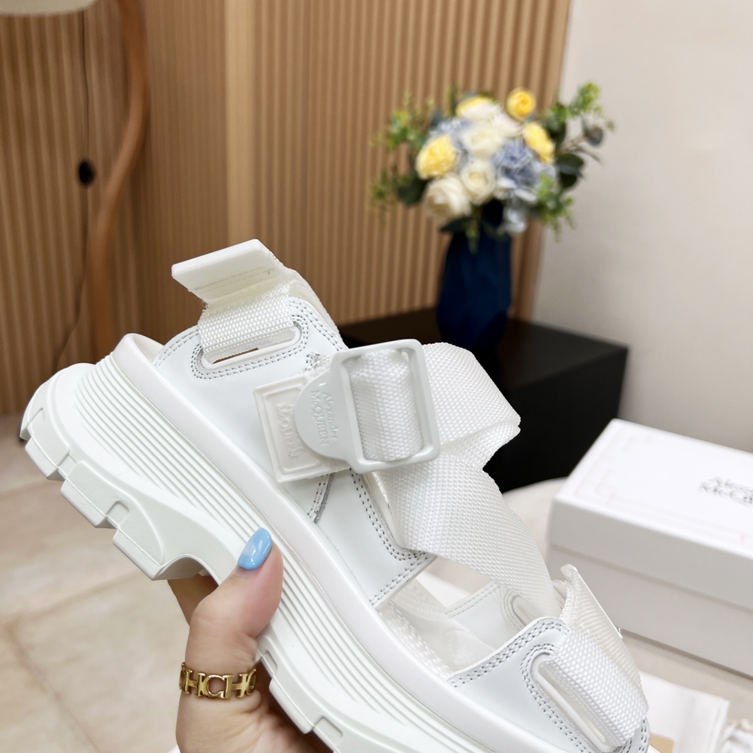 High Quality Muffin Sandals by Alexander McQueen with Unique Design and Comfort - 图片 8
