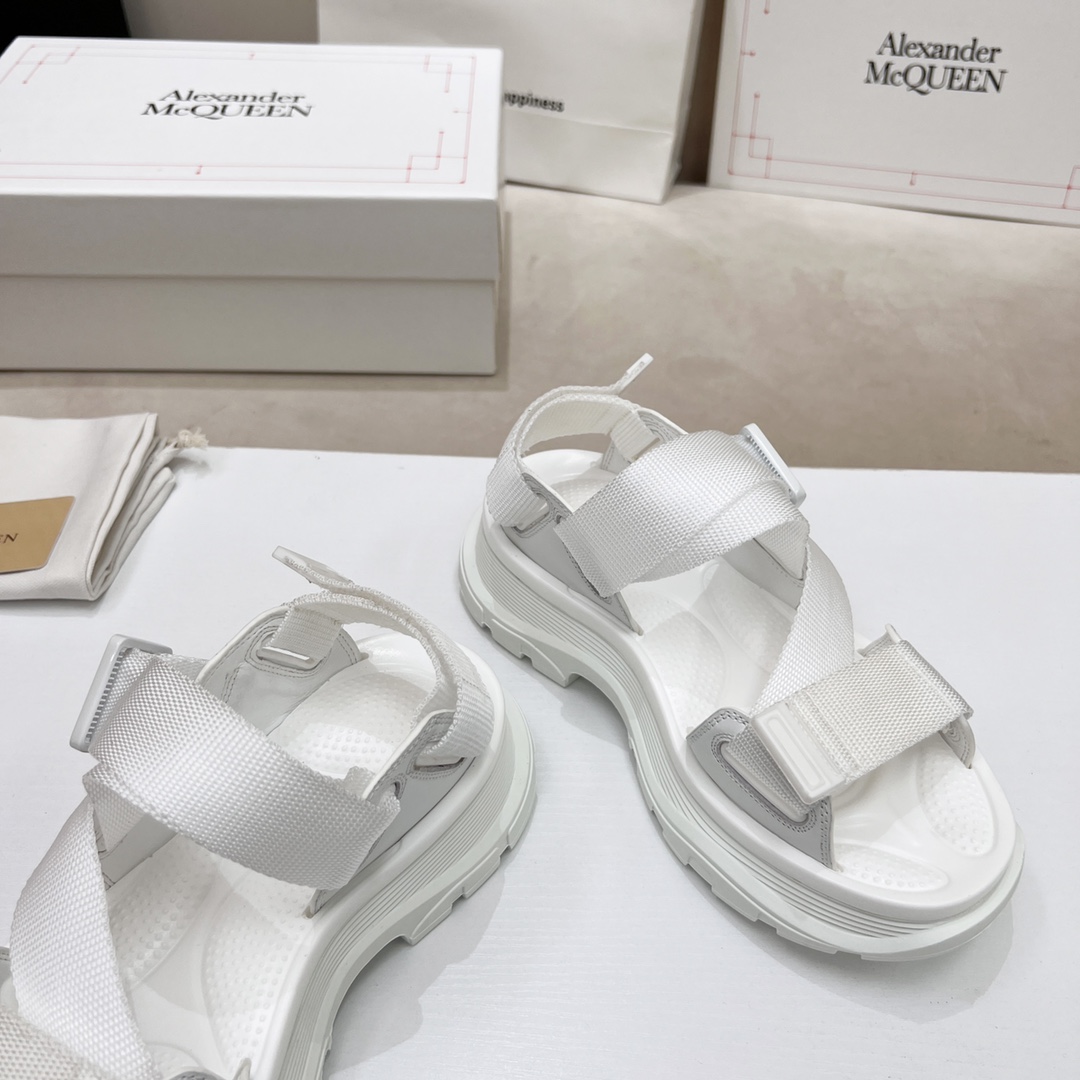 High Quality Muffin Sandals by Alexander McQueen with Unique Design and Comfort - 图片 4