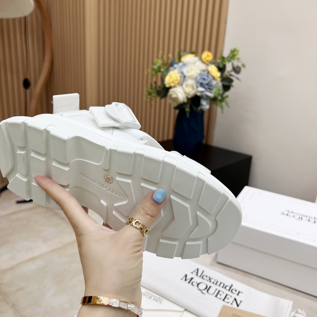 High Quality Muffin Sandals by Alexander McQueen with Unique Design and Comfort - 图片 5