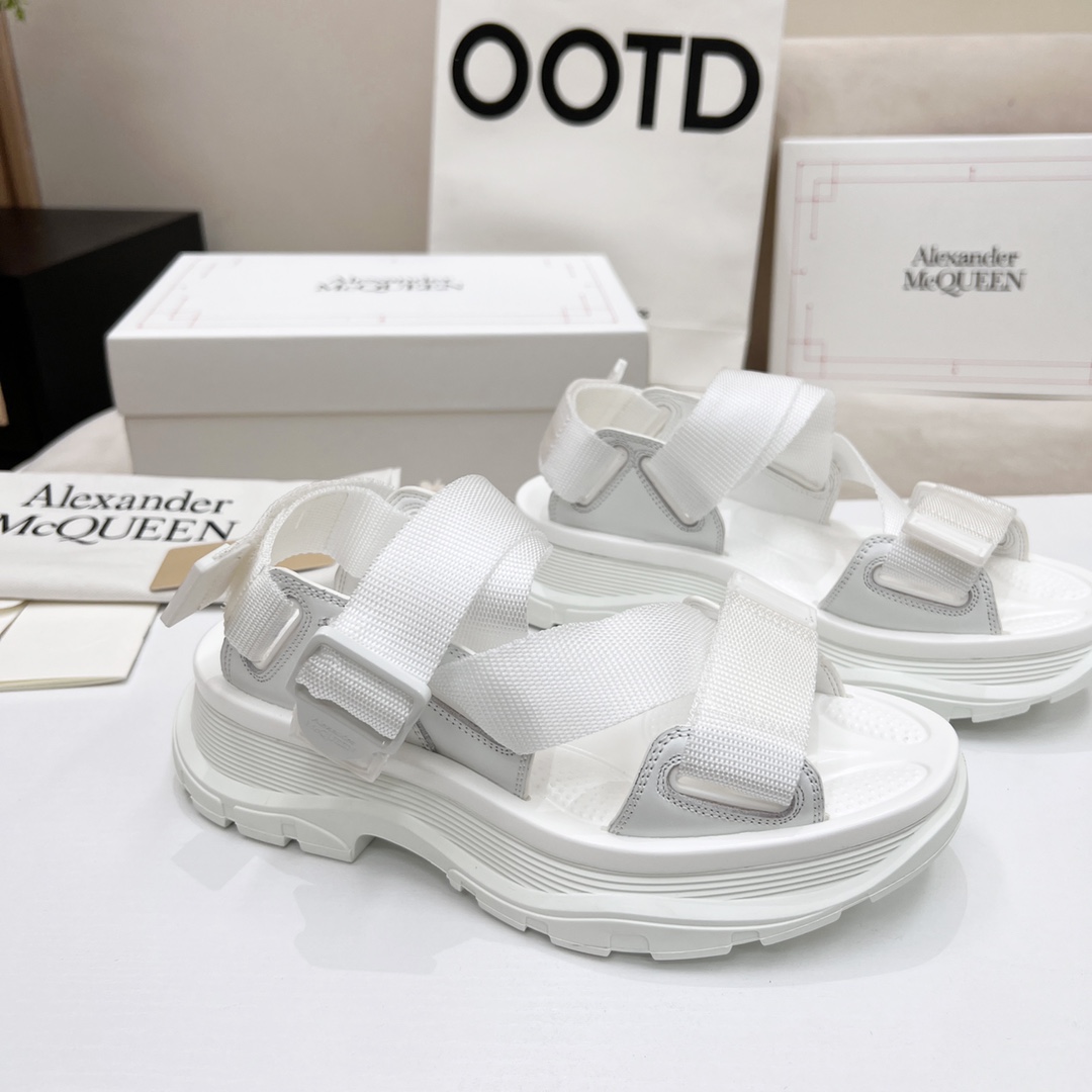 High Quality Muffin Sandals by Alexander McQueen with Unique Design and Comfort - 图片 3