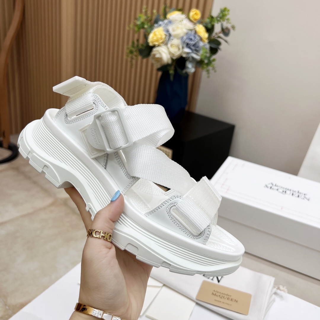 High Quality Muffin Sandals by Alexander McQueen with Unique Design and Comfort - 图片 6