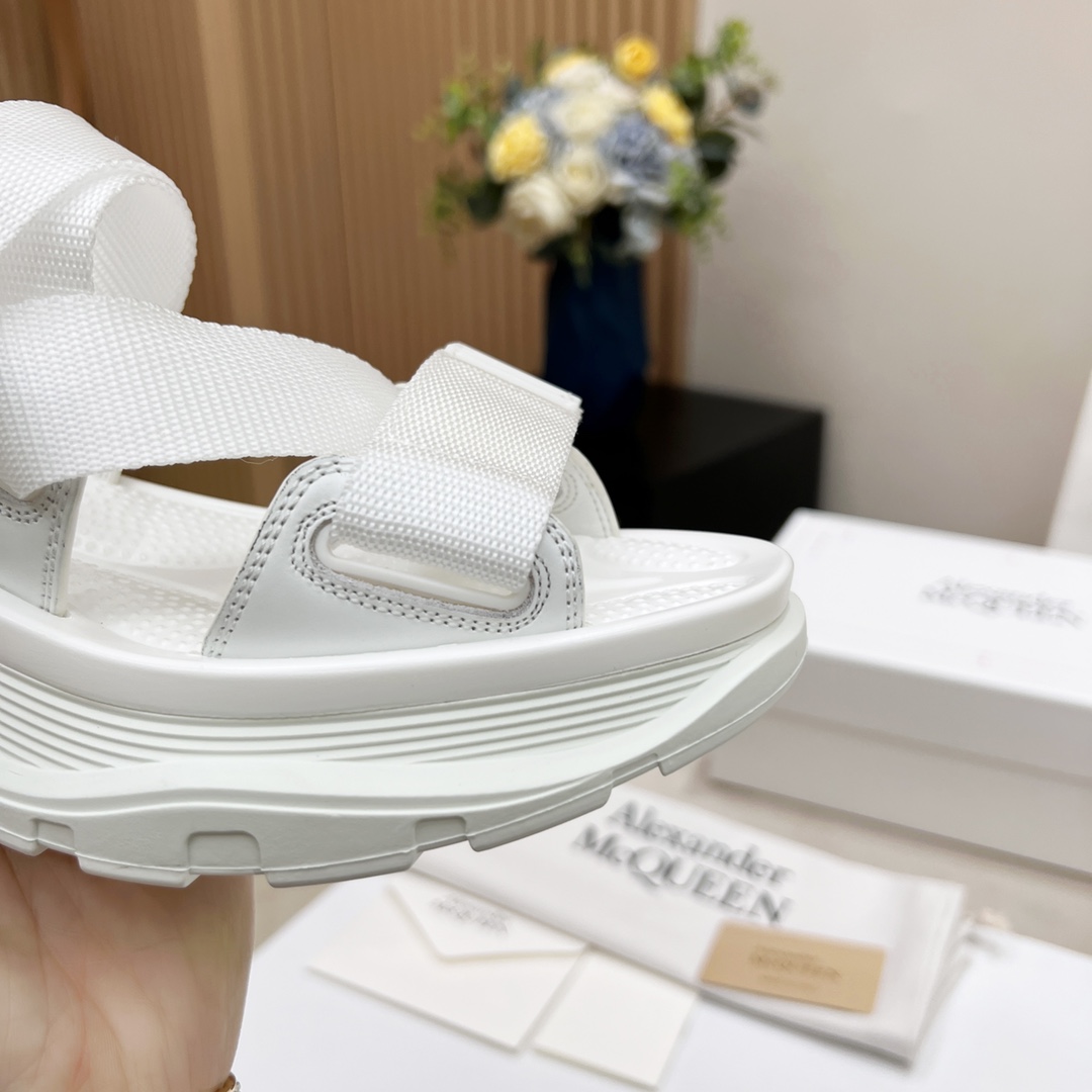 High Quality Muffin Sandals by Alexander McQueen with Unique Design and Comfort - 图片 9