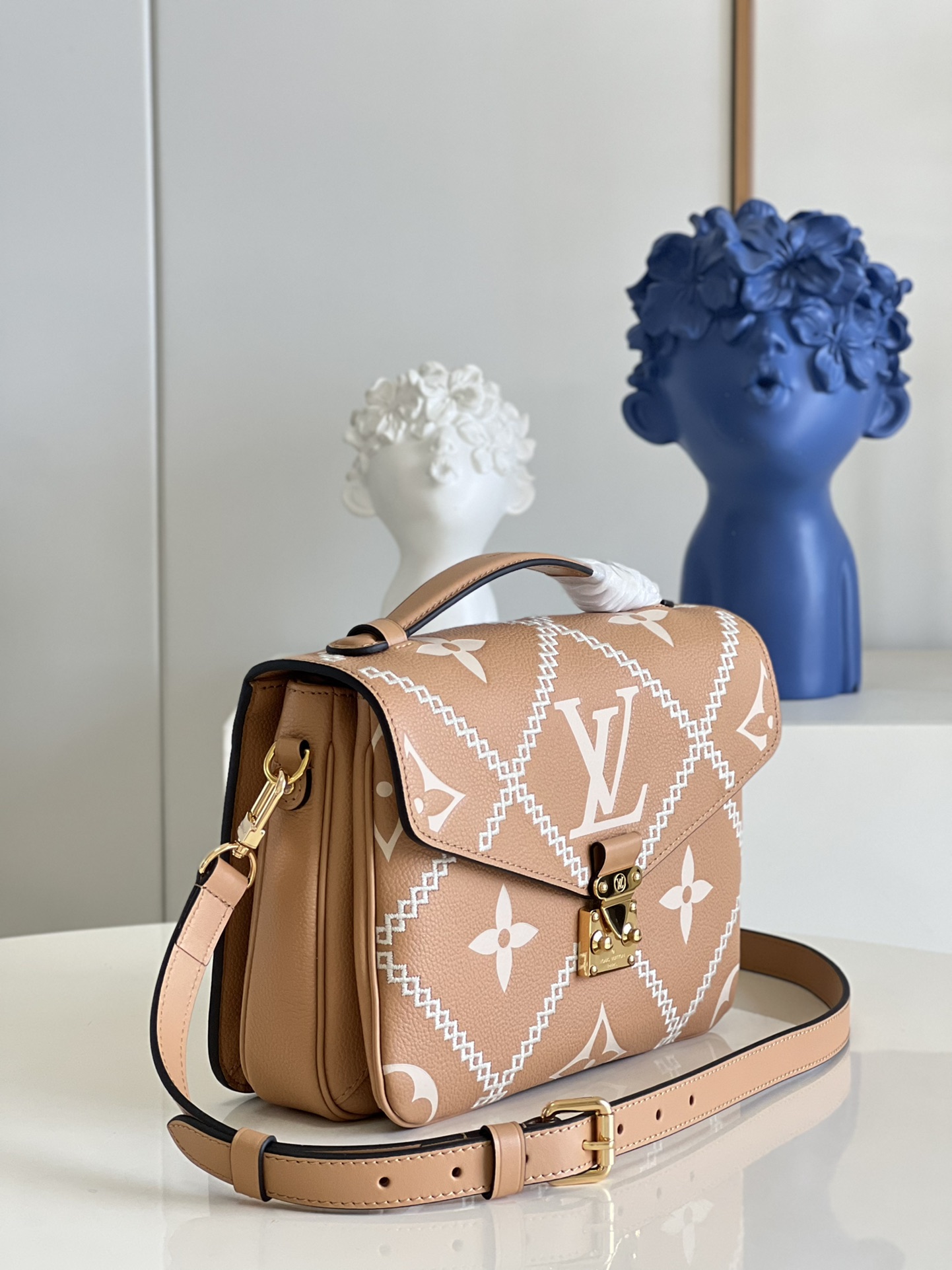 Louis Vuitton LV 2022春季系列刺绣图案Métis邮差包 M46018