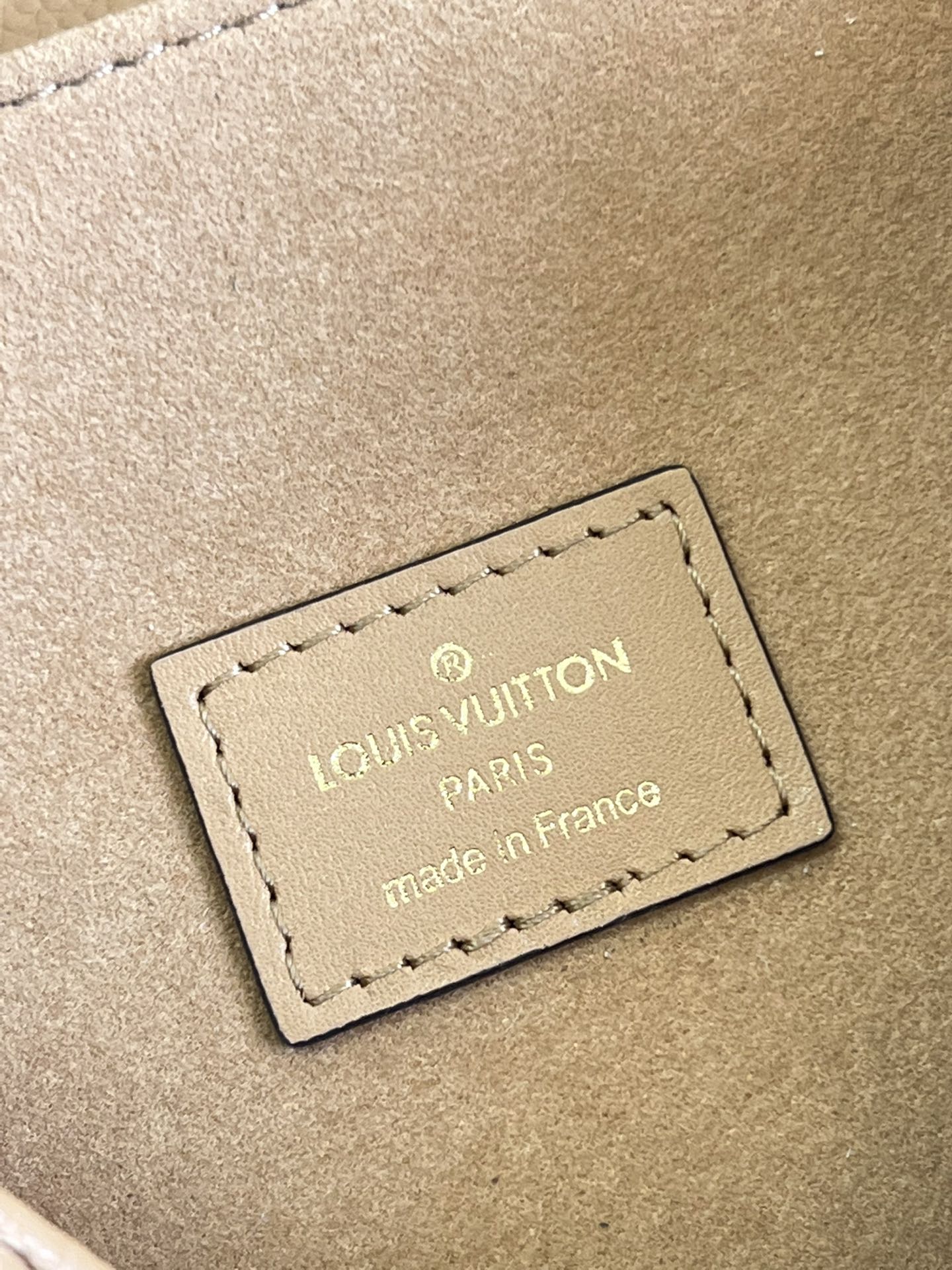 Louis Vuitton LV 2022春季系列刺绣图案Métis邮差包 M46018