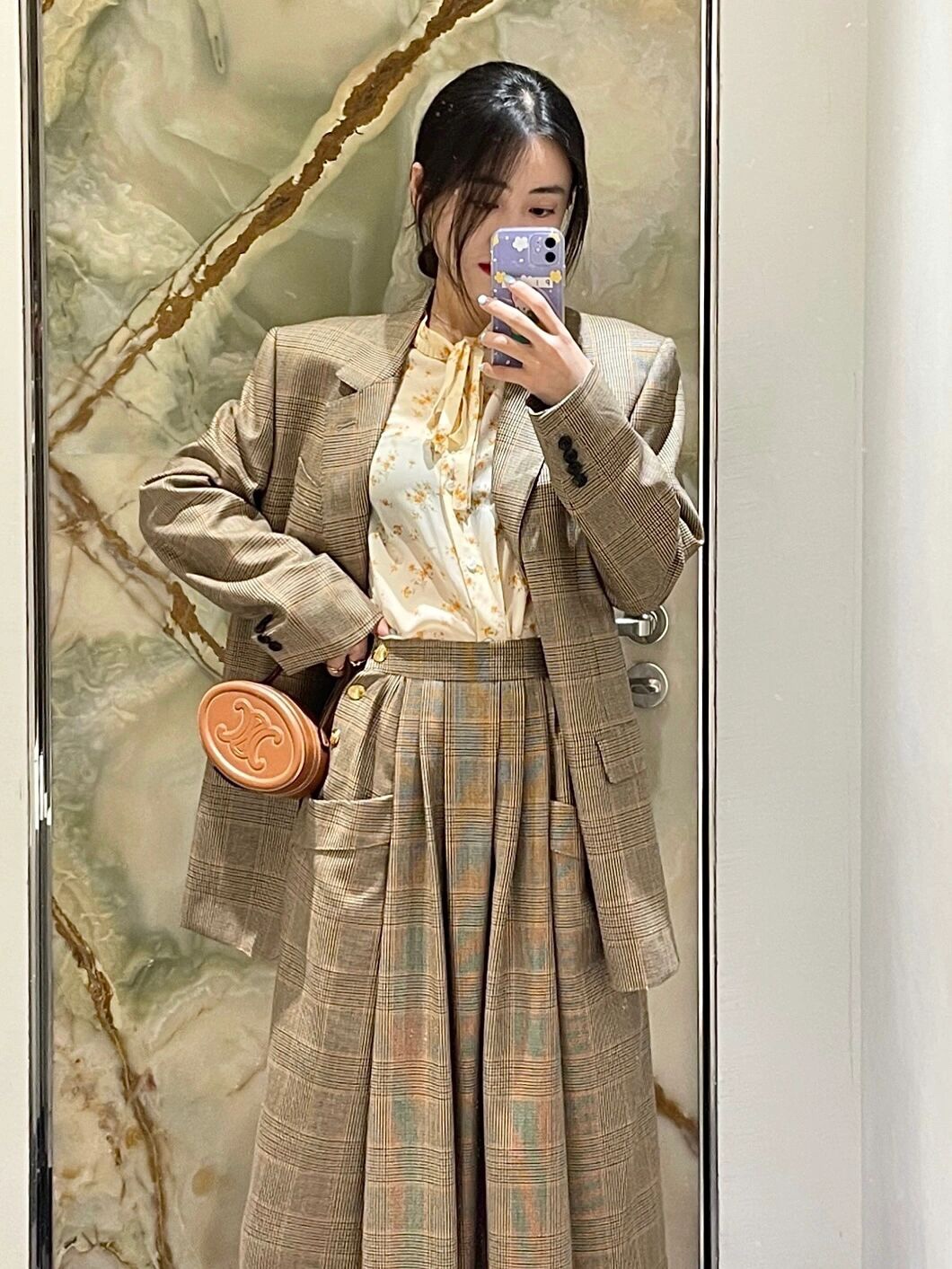셀린느 캐러멜 돼지코 숄더백 상세 이미지 2