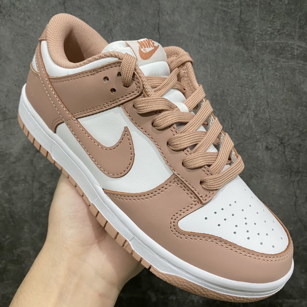 图片[4]-PK版本Dunk Low \”Rose Whisper\” 玫瑰粉 复古休闲板鞋  DD1503-118  顶级纯原 全新改版 强势开闸  独家原版原盒开模打造  原厂织唛标 一致匹配原版  原楦原纸板开发 匹配原版98%以上  后跟垫棉独家呈现 后跟反口里弧度正确  全新后跟电绣 电绣针数与正品一致  原厂皮料 质感无敌   皮料切割干净 无任何毛边 清洁度细节完美  尺码：36 36.5 37.5 38 38.5 39 40 40.5 41 42 42.5 43 44 44.5 45 46 47.5-选品中心