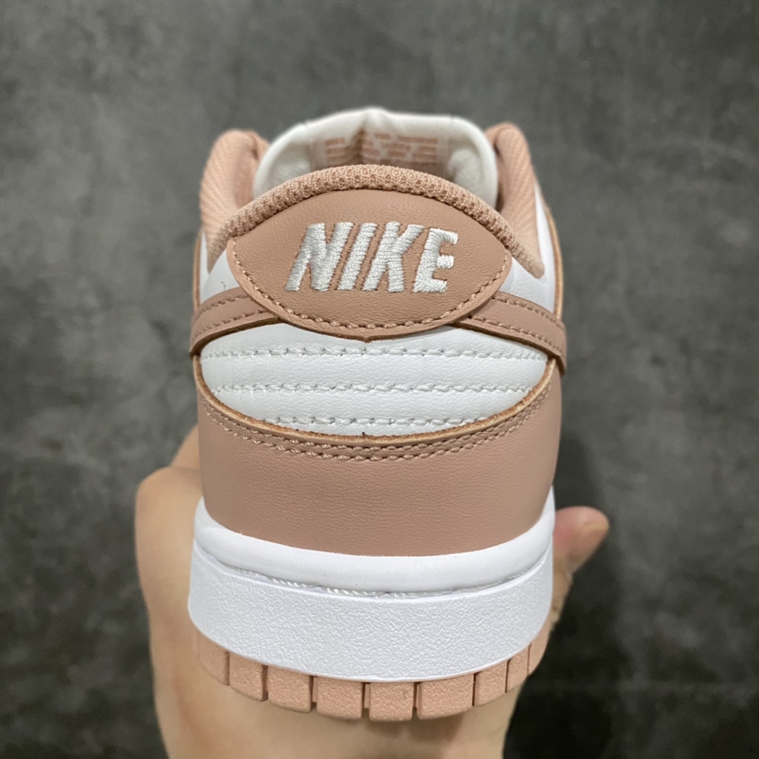 图片[3]-PK版本Dunk Low \”Rose Whisper\” 玫瑰粉 复古休闲板鞋  DD1503-118  顶级纯原 全新改版 强势开闸  独家原版原盒开模打造  原厂织唛标 一致匹配原版  原楦原纸板开发 匹配原版98%以上  后跟垫棉独家呈现 后跟反口里弧度正确  全新后跟电绣 电绣针数与正品一致  原厂皮料 质感无敌   皮料切割干净 无任何毛边 清洁度细节完美  尺码：36 36.5 37.5 38 38.5 39 40 40.5 41 42 42.5 43 44 44.5 45 46 47.5-选品中心