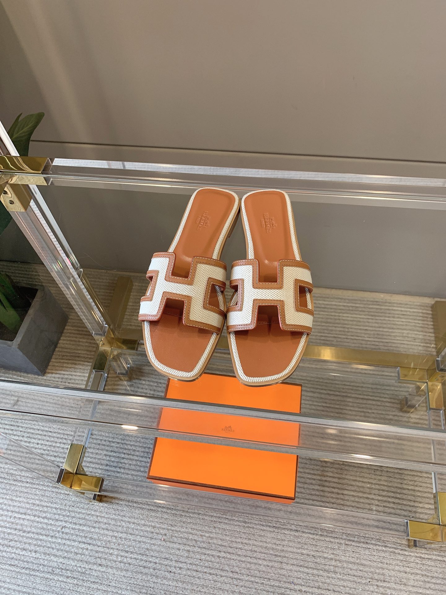 NO:382340,HERME* Classic H-drag original purchase and development Upper denim fabric inner foot pad sheepskin original molded leather outsole size 35-40 (34 41 42 customized), slippers, hermes, slippers, sheepskin, Leather soles19860909HERME* 经典款H拖 原版购入开发 鞋面牛仔布料 内里垫脚羊皮 原版开模真皮大底 码数35-40（34 41 42定做）,拖鞋,hermes,slippers,sheepskin,Leather soles,Women's Shoes