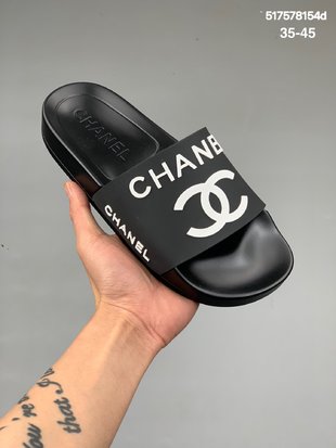本地
众多明星网红上脚，2021春夏新款Chanel/香奈儿Bi-color Plain Logo Sandals女神款菱格双纹一字平跟小香风凉拖鞋。尺码：35-45
编码：517578154d