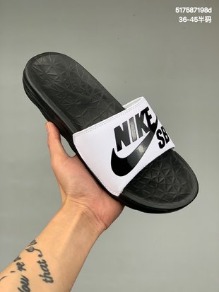 本地
Nike/耐克 原厂一次发泡轻量鞋底，透气记忆性泡棉包裹脚背要趣就趣Nike BENASSI SOLARSOFT SB