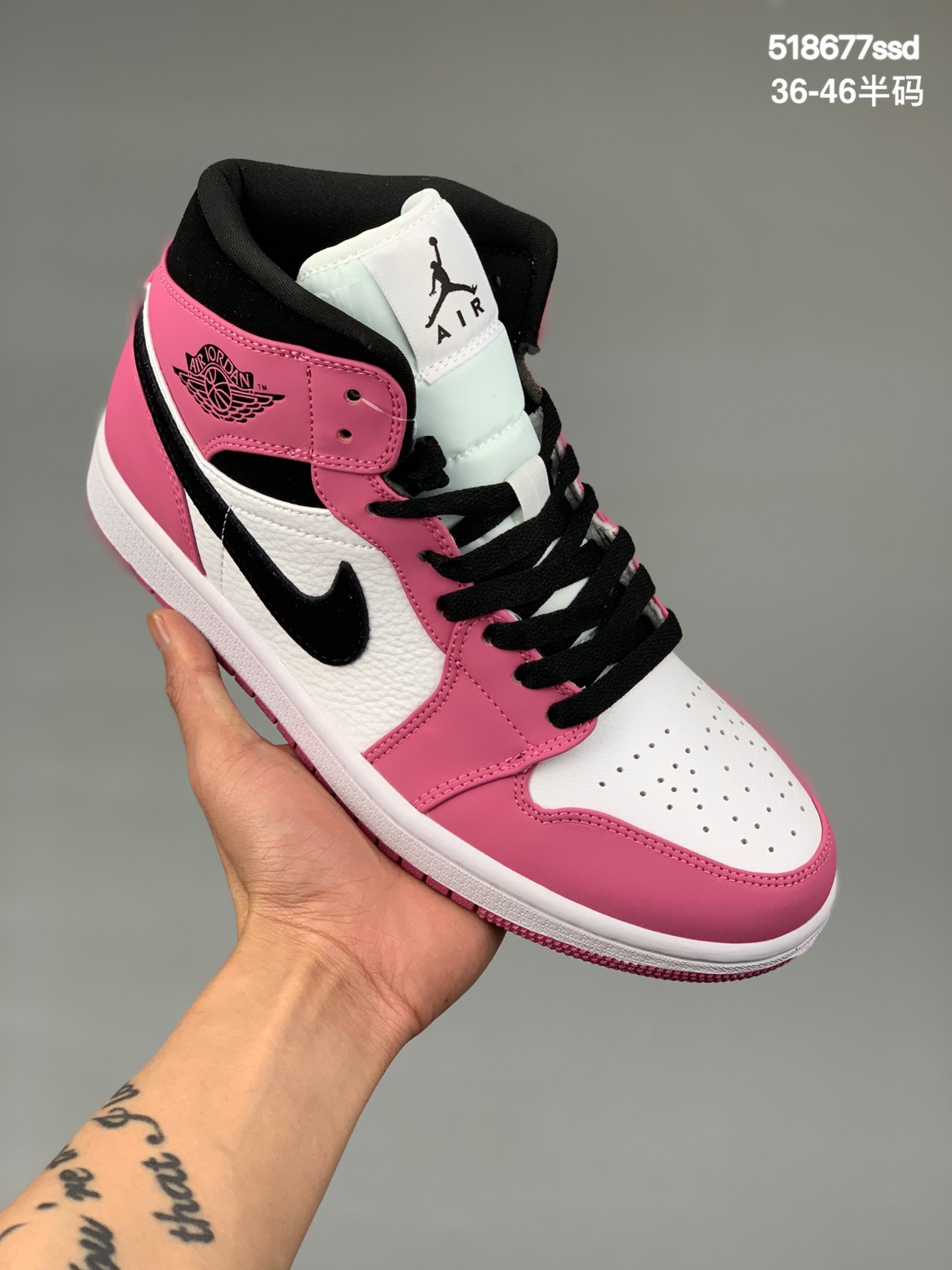 本地
头层 乔丹Wmns Air Jordan 1 MidAJ1乔丹一代中帮经典复古文化休闲运动篮球鞋 采用简洁大方的经典外观，熟悉中带一抹新颖。经典设计不过时，专为休闲日常活动匠心打造 原厂立体填充鞋舌海绵#中底注胶孔内置真Sole气垫#原数据开发模具大底 尺码：36 36.5 37.5 38 38.5 39 40 40.5 41 42 42.5 43 44 44.5 45 46
货号：DC7267-500
编码：518677ssd