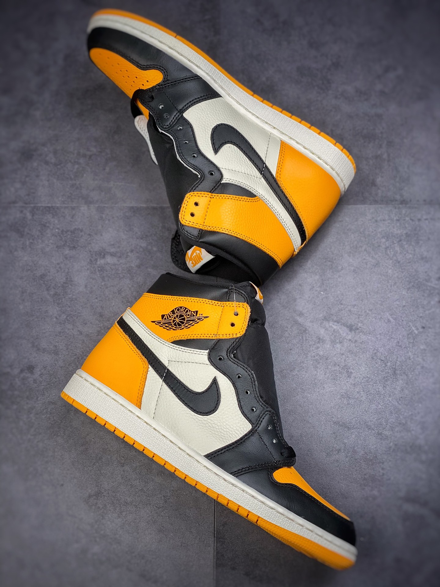 300 Air Jordan 1 High OG ”Yellow Toe” 黑黄脚趾 555088-711