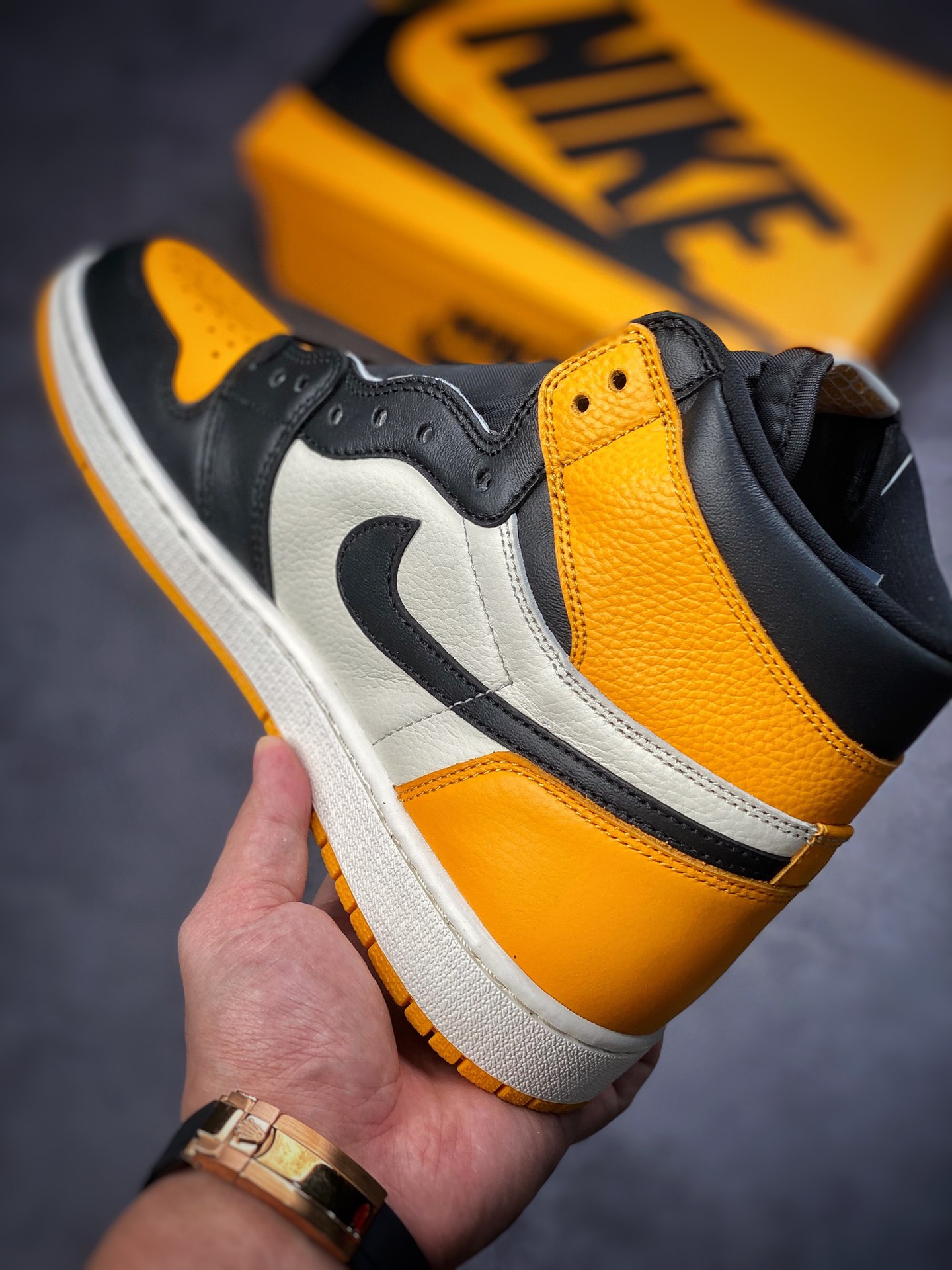 300 Air Jordan 1 High OG ”Yellow Toe” 黑黄脚趾 555088-711