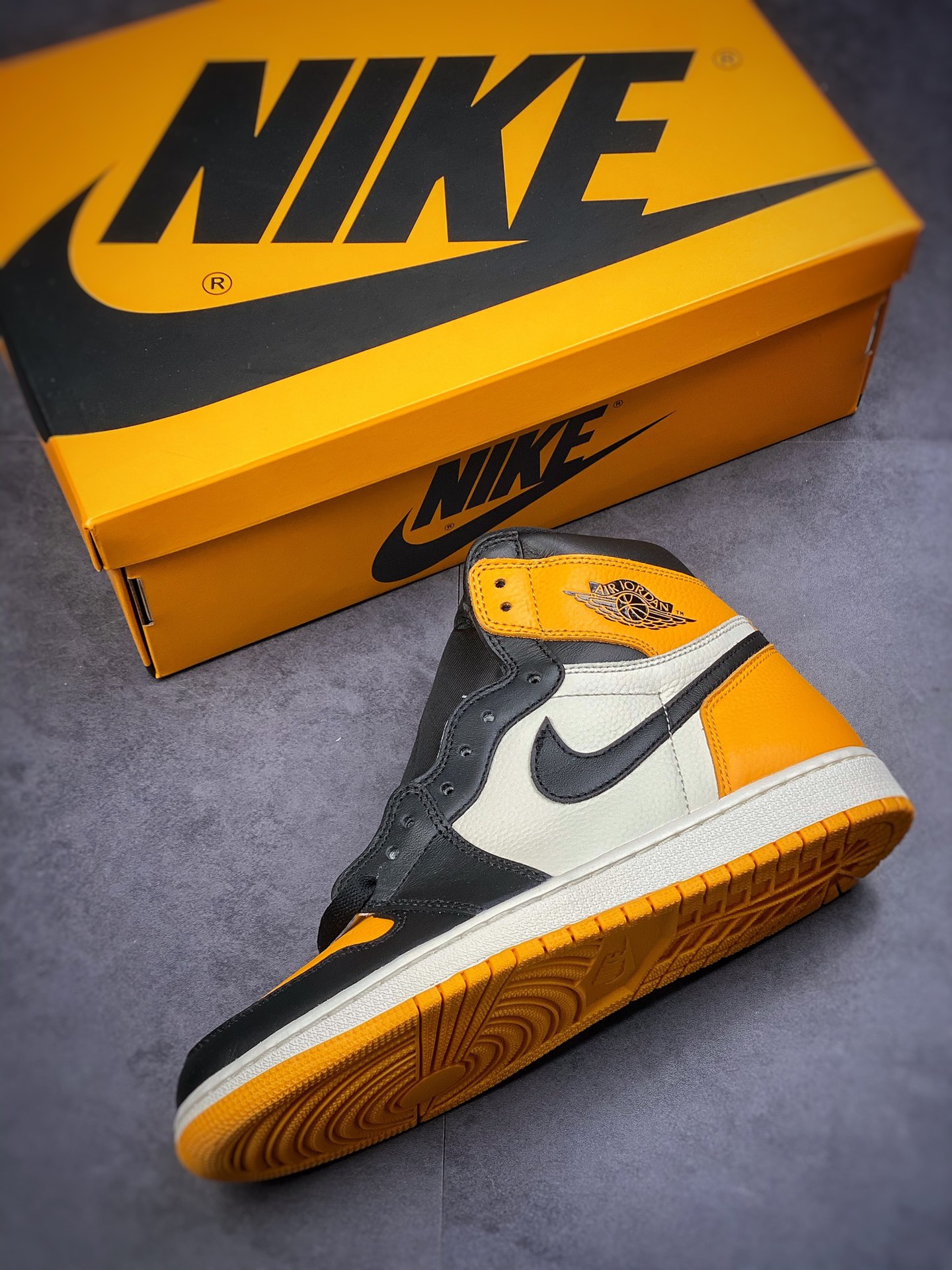 300 Air Jordan 1 High OG ”Yellow Toe” 黑黄脚趾 555088-711