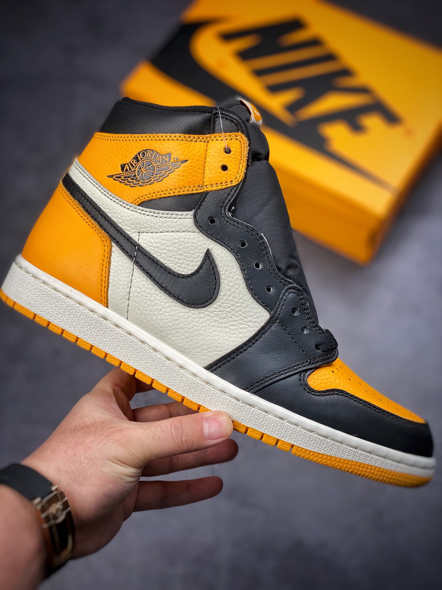 300 Air Jordan 1 High OG ”Yellow Toe” 黑黄脚趾 555088-711