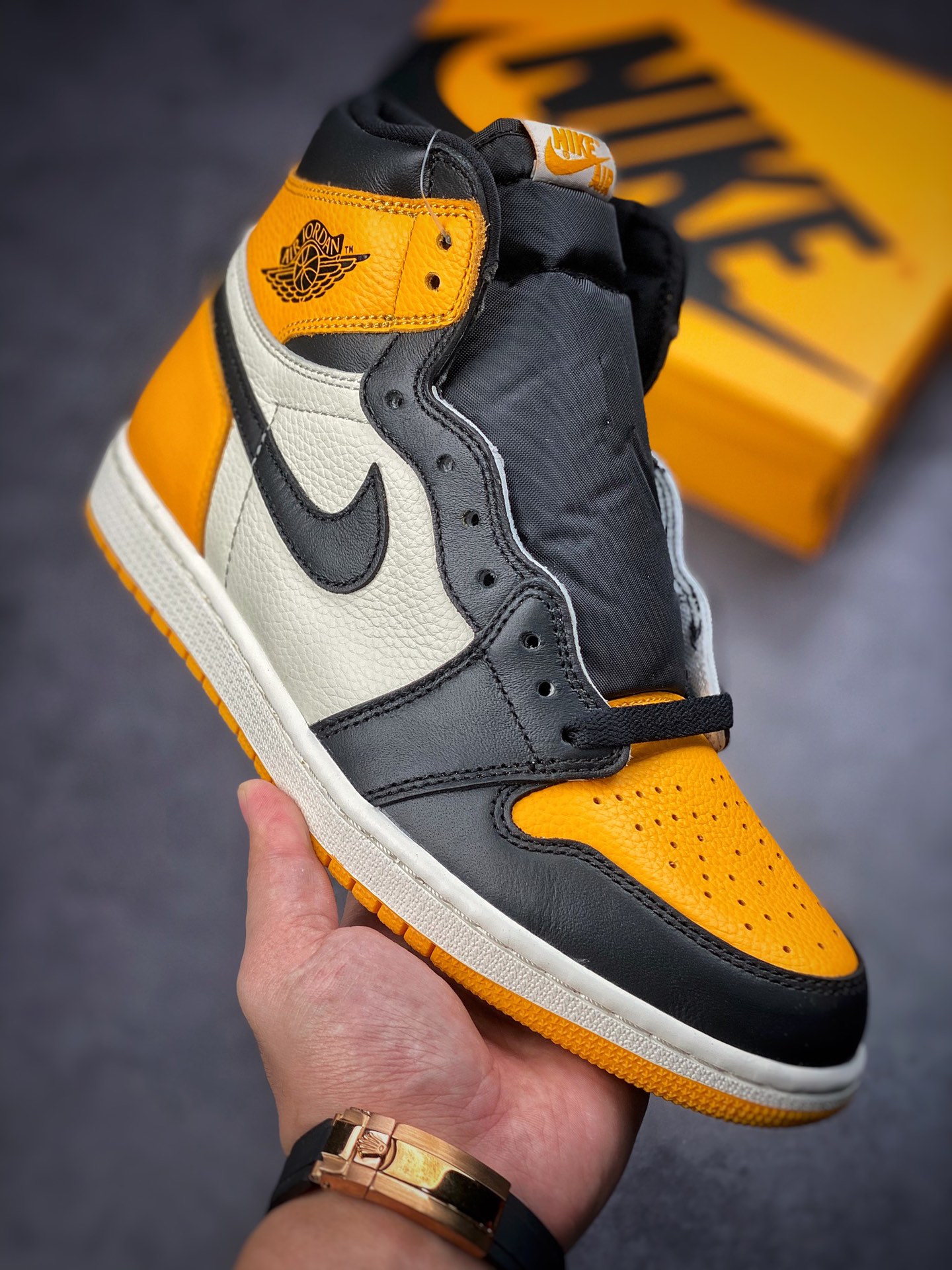 300 Air Jordan 1 High OG ”Yellow Toe” 黑黄脚趾 555088-711