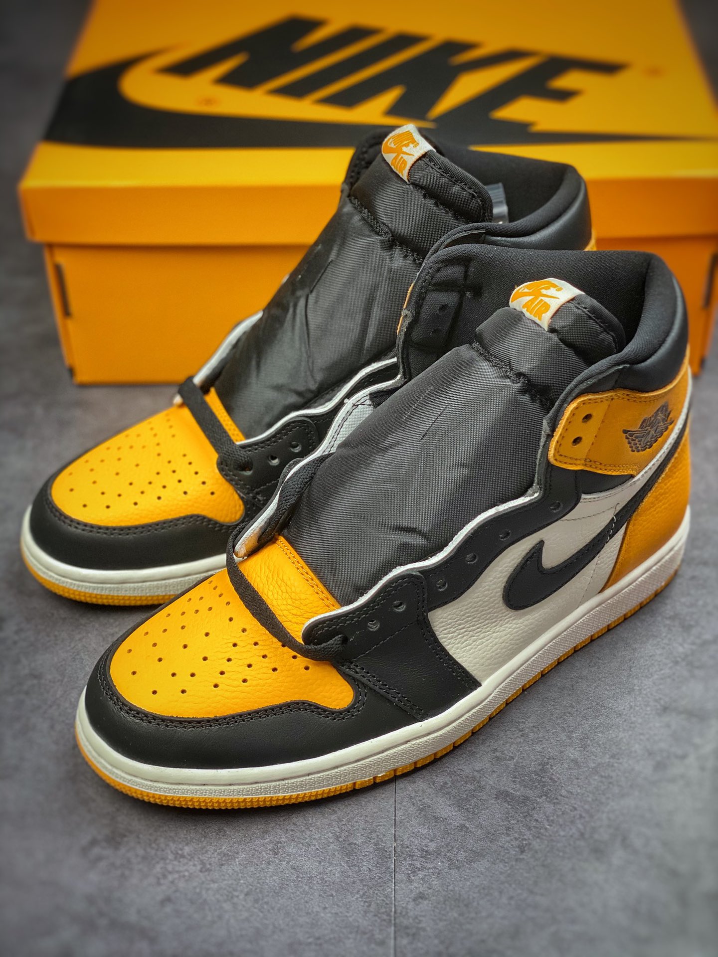 300 Air Jordan 1 High OG ”Yellow Toe” 黑黄脚趾 555088-711