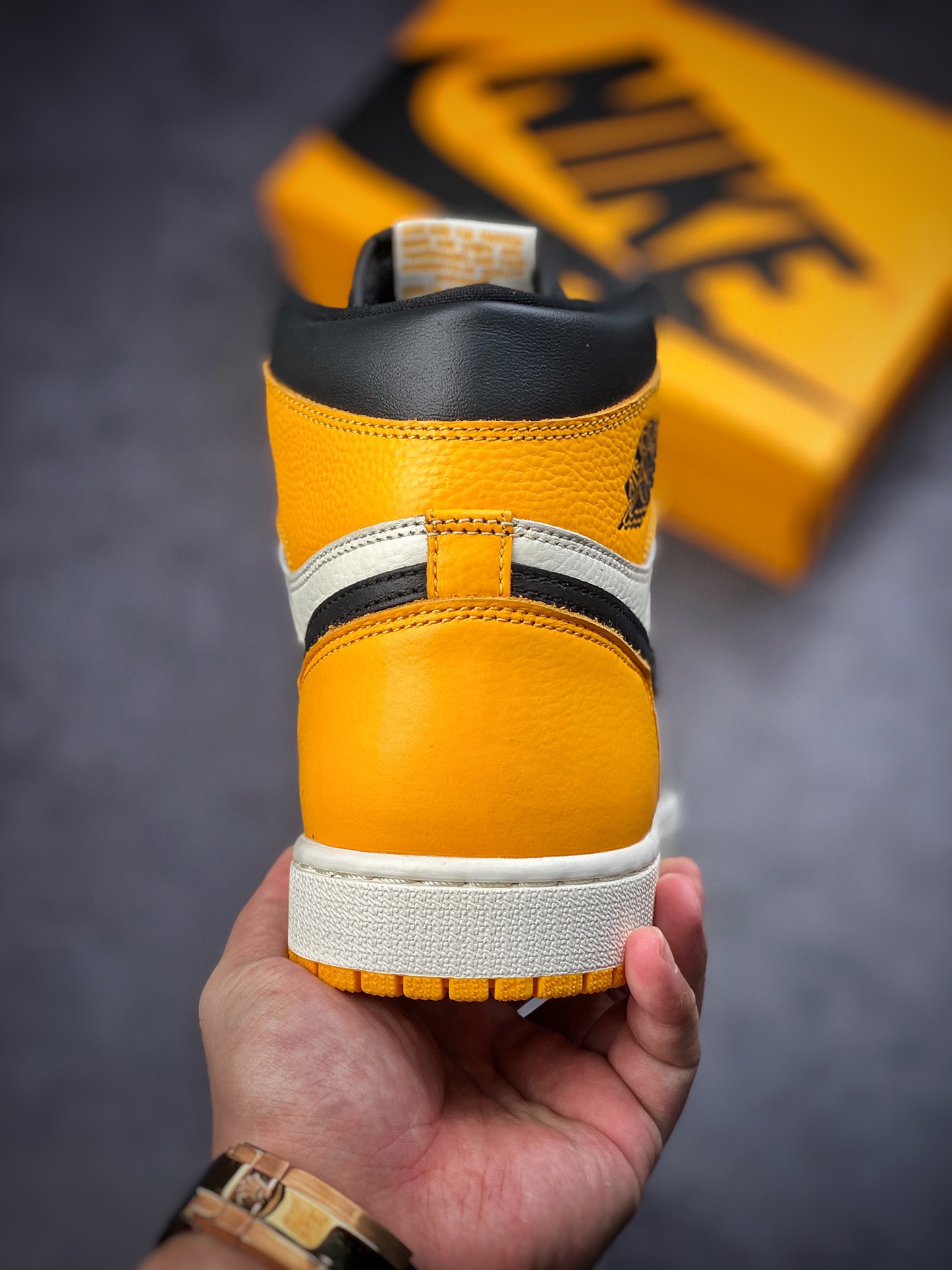 300 Air Jordan 1 High OG ”Yellow Toe” 黑黄脚趾 555088-711