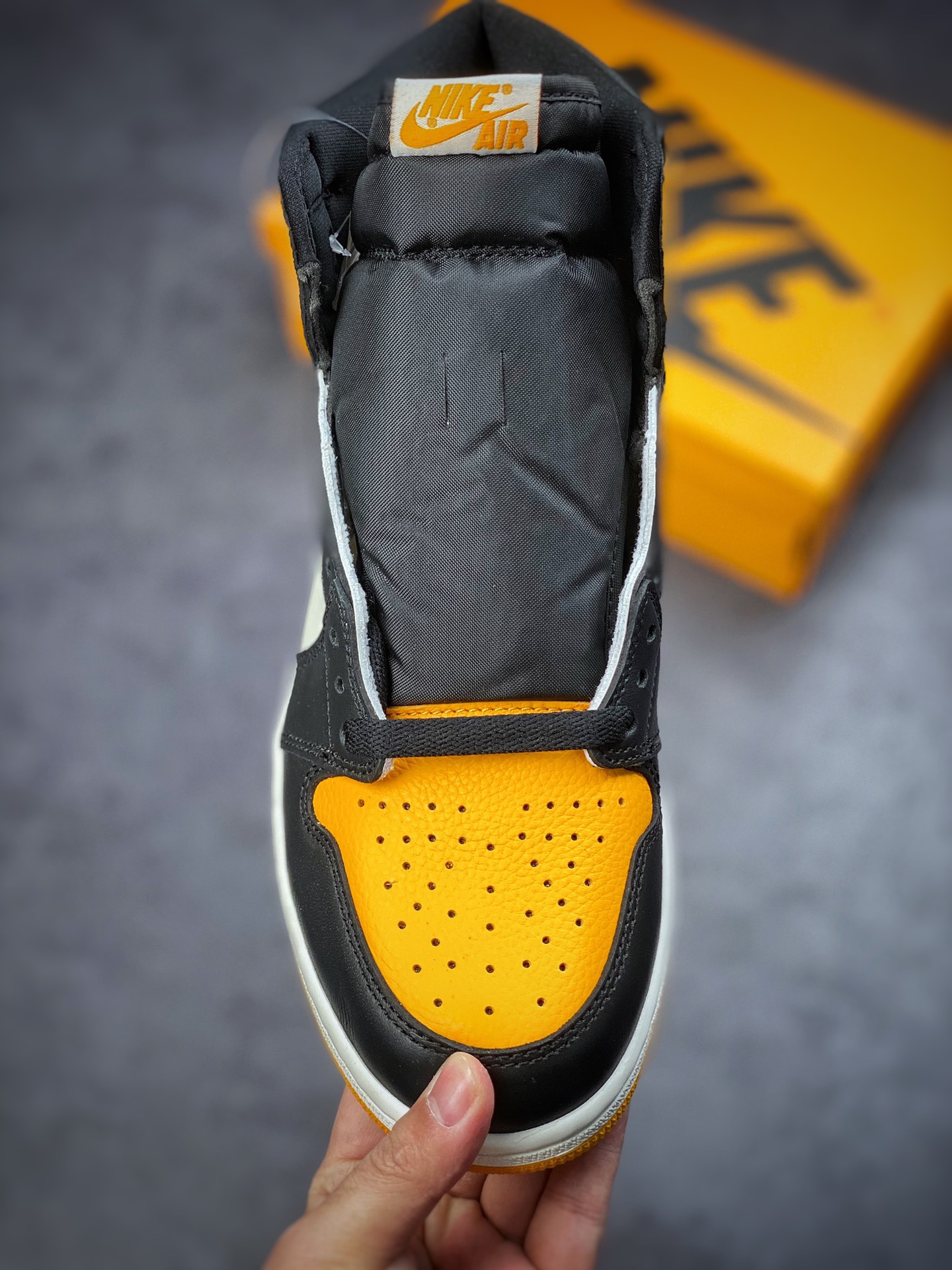 300 Air Jordan 1 High OG ”Yellow Toe” 黑黄脚趾 555088-711