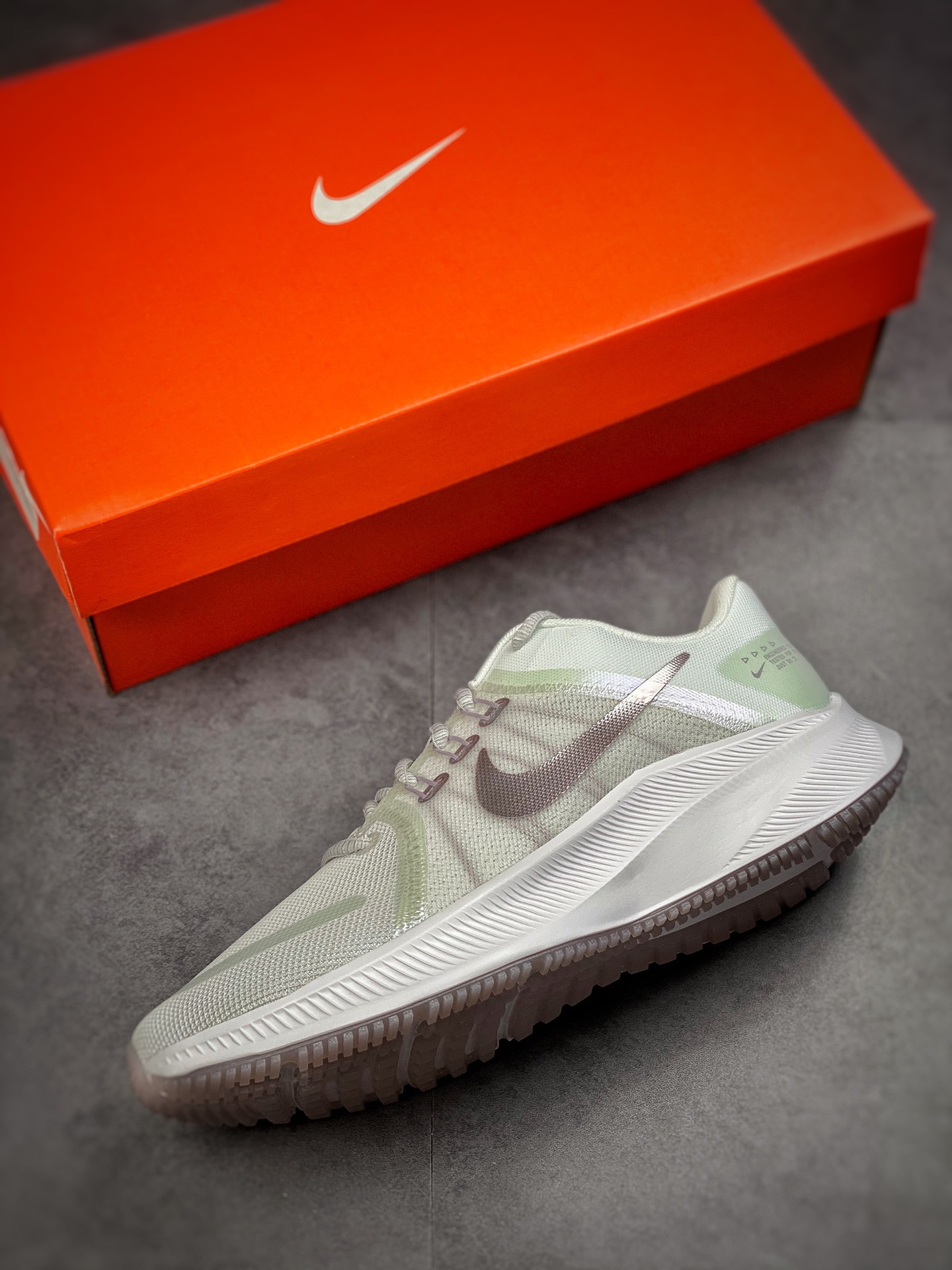 180 Nike Quest 4极速4代 网面透气 时尚休闲跑步鞋 DA8723-011