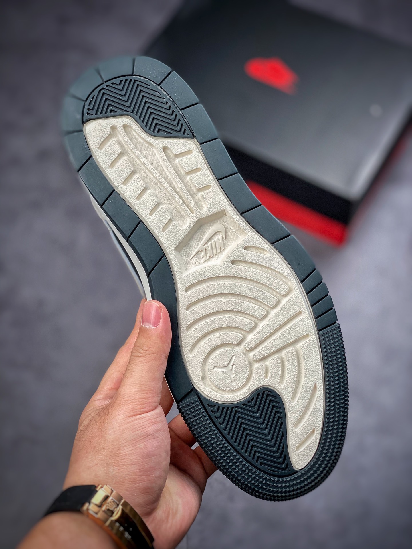 200 Air Jordan 1 Elevate Low SE 厚底复古篮球鞋 黑灰金厚底串珠 DV1494-001