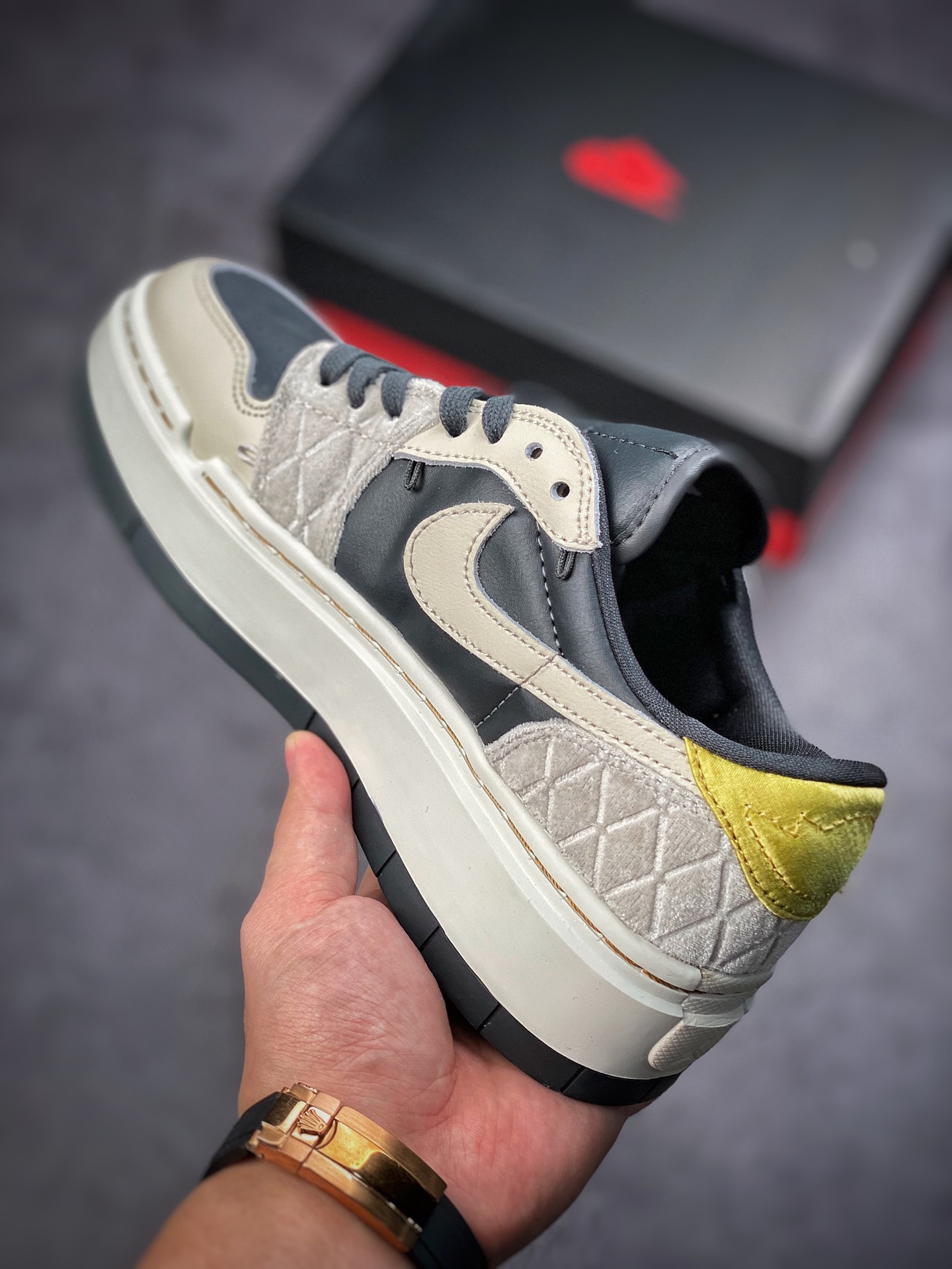 200 Air Jordan 1 Elevate Low SE 厚底复古篮球鞋 黑灰金厚底串珠 DV1494-001