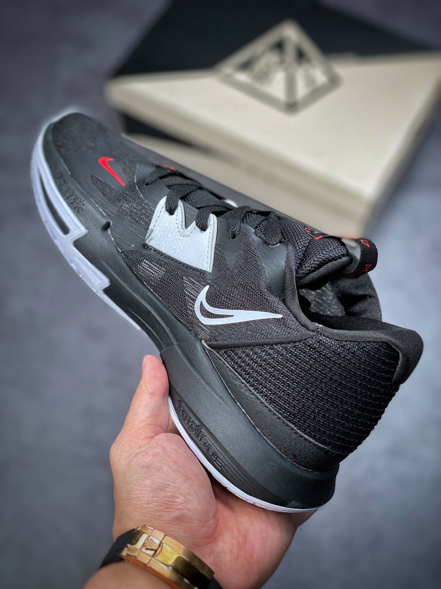 200 Nike Kyrie Low 5 EP 欧文5代低帮休闲运动篮球鞋 DJ6012-001