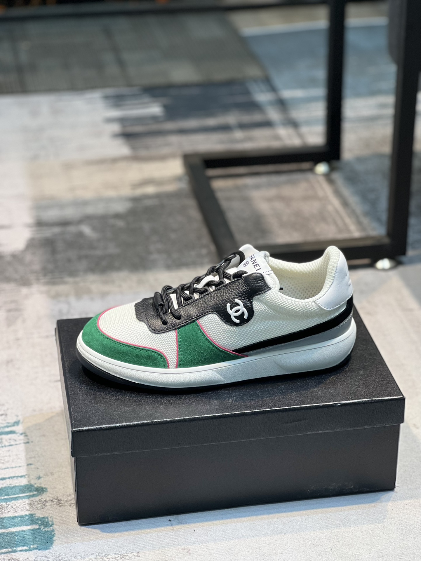 K0   Chanel   香奈儿.22ss爆款拼色运动鞋休闲板鞋 .情侣热卖💑专柜同步 小红书力推款🔥拼色配色非常nice面料：原版定制牛皮拼接透气网面原版开模Tpu大底专柜精品包装全套包装.🎁