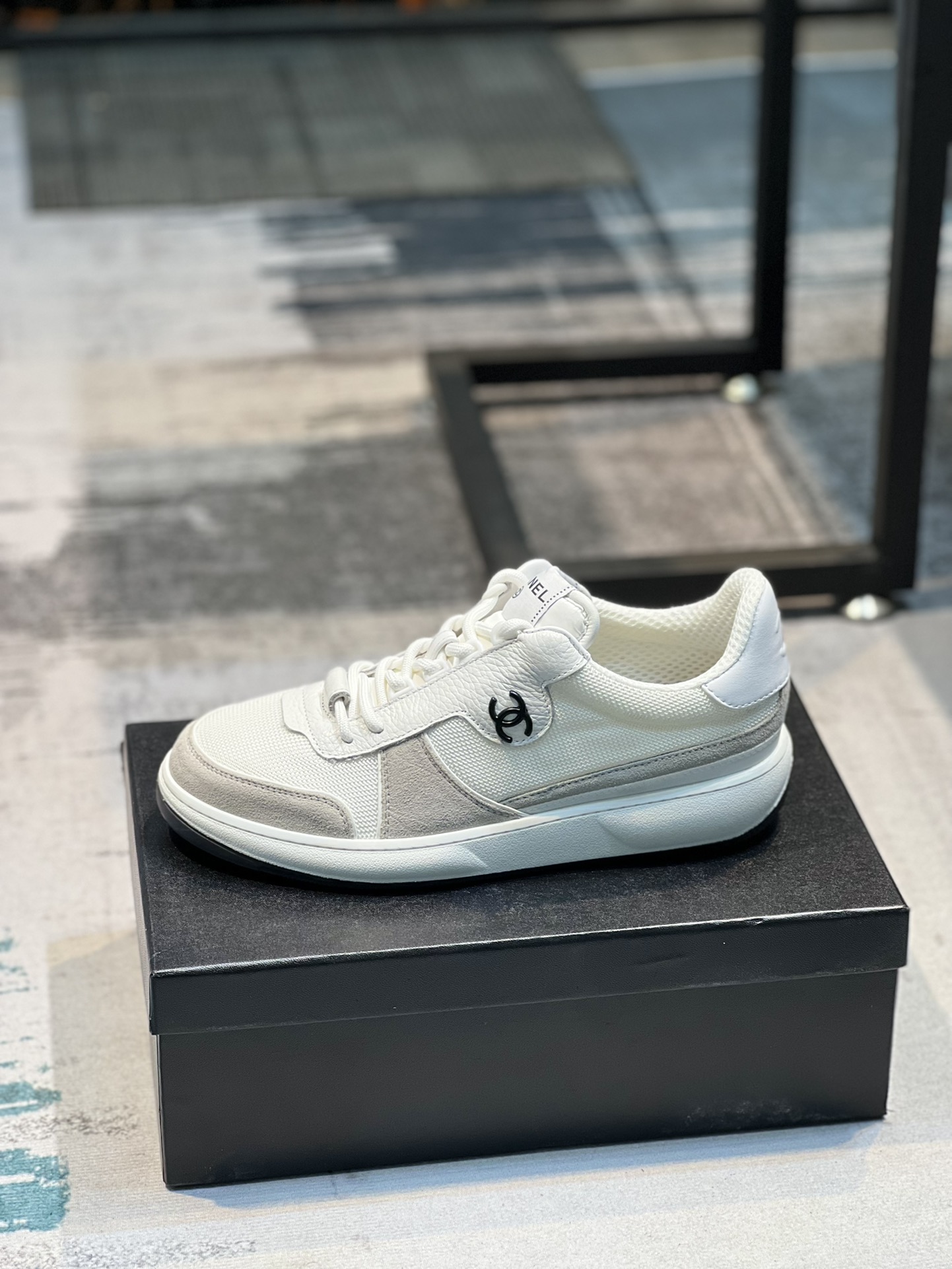 K0   Chanel   香奈儿.22ss爆款拼色运动鞋休闲板鞋 .情侣热卖💑专柜同步 小红书力推款🔥拼色配色非常nice面料：原版定制牛皮拼接透气网面原版开模Tpu大底专柜精品包装全套包装.🎁