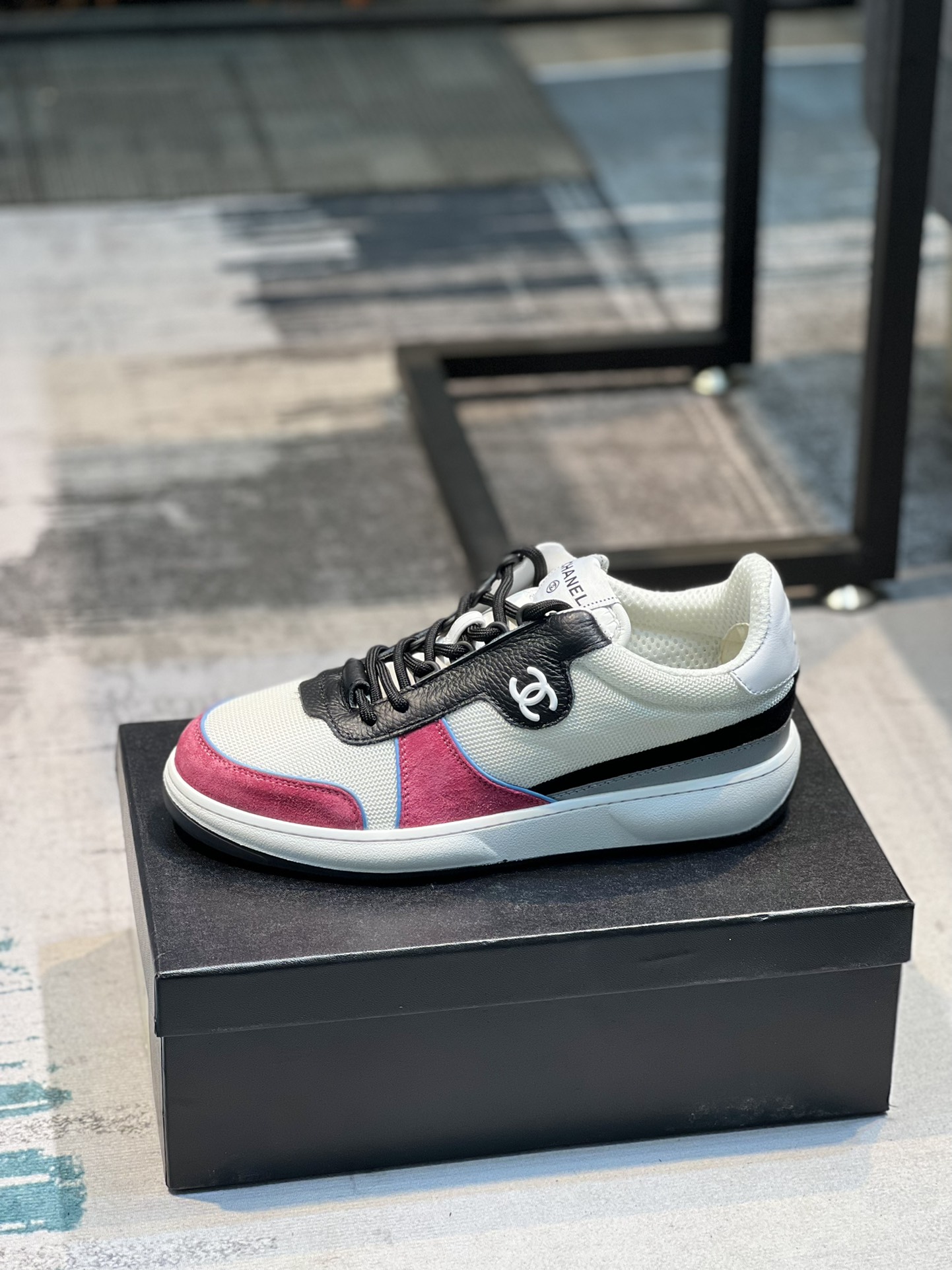 K0   Chanel   香奈儿.22ss爆款拼色运动鞋休闲板鞋 .情侣热卖💑专柜同步 小红书力推款🔥拼色配色非常nice面料：原版定制牛皮拼接透气网面原版开模Tpu大底专柜精品包装全套包装.🎁