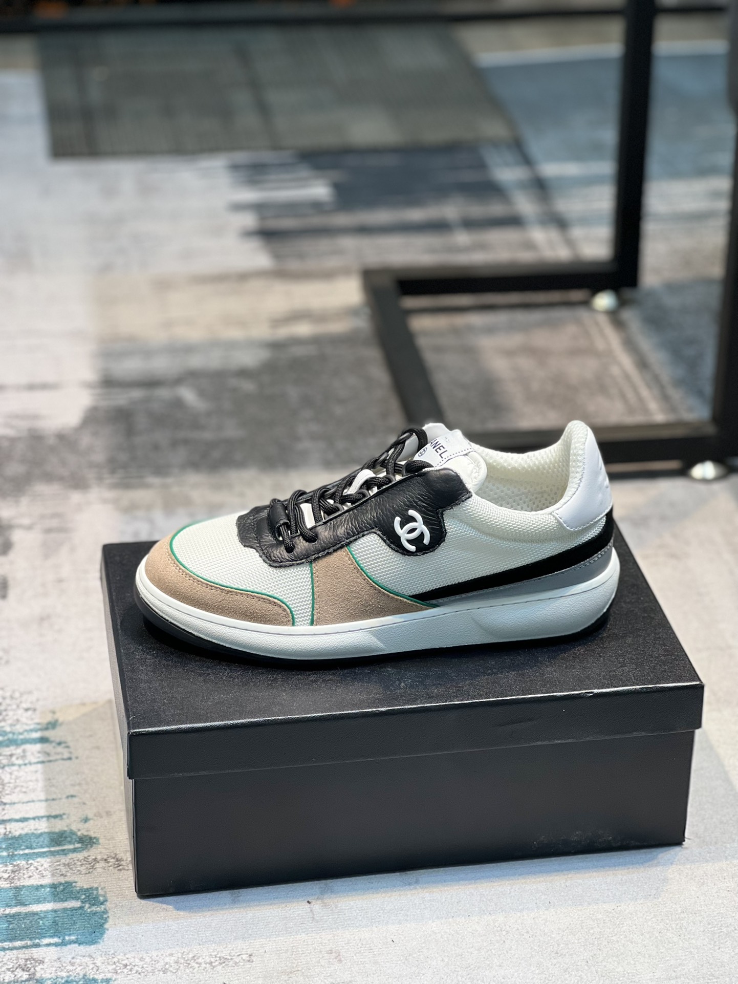 K0   Chanel   香奈儿.22ss爆款拼色运动鞋休闲板鞋 .情侣热卖💑专柜同步 小红书力推款🔥拼色配色非常nice面料：原版定制牛皮拼接透气网面原版开模Tpu大底专柜精品包装全套包装.🎁