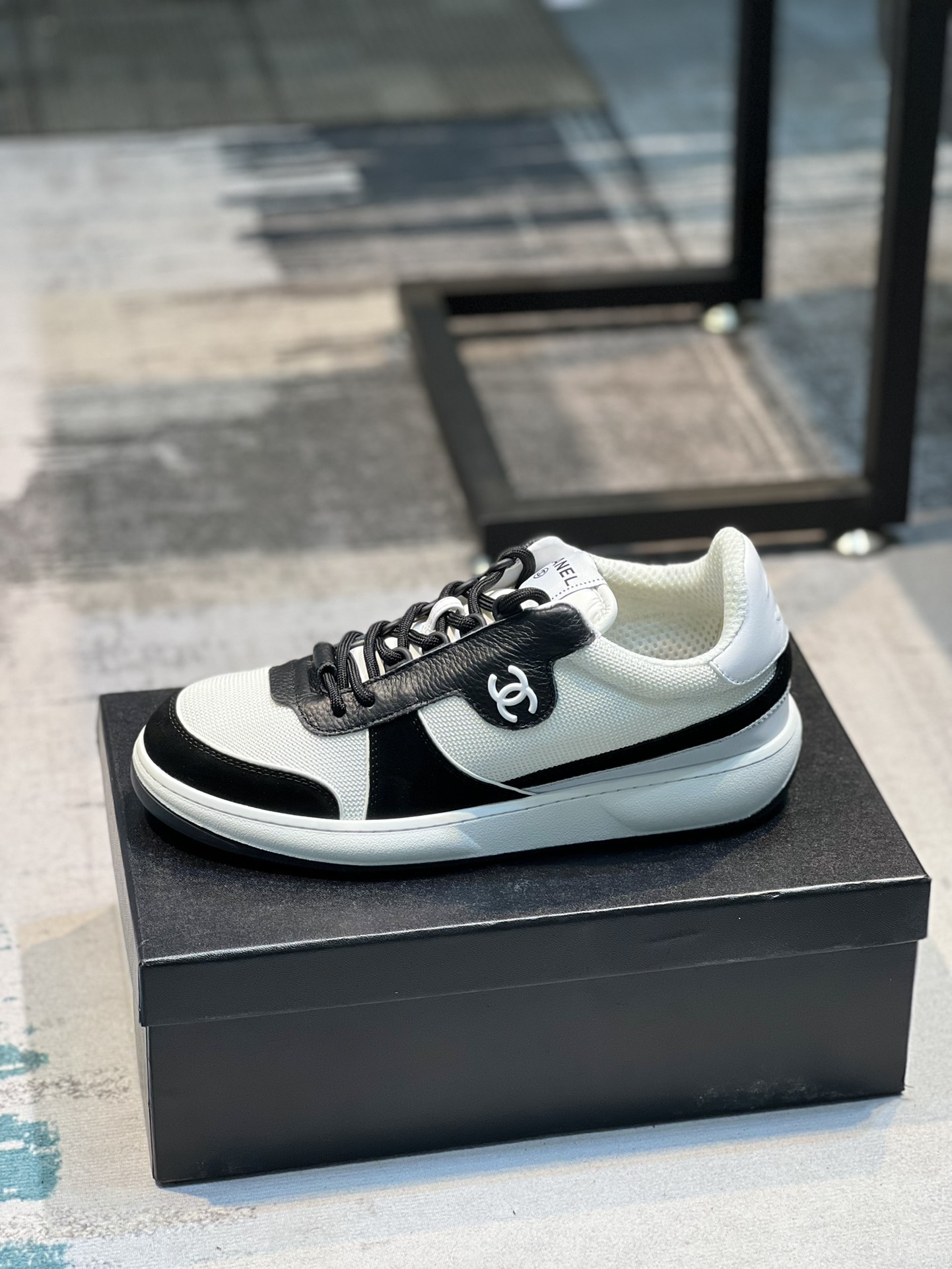 K0   Chanel   香奈儿.22ss爆款拼色运动鞋休闲板鞋 .情侣热卖💑专柜同步 小红书力推款🔥拼色配色非常nice面料：原版定制牛皮拼接透气网面原版开模Tpu大底专柜精品包装全套包装.🎁