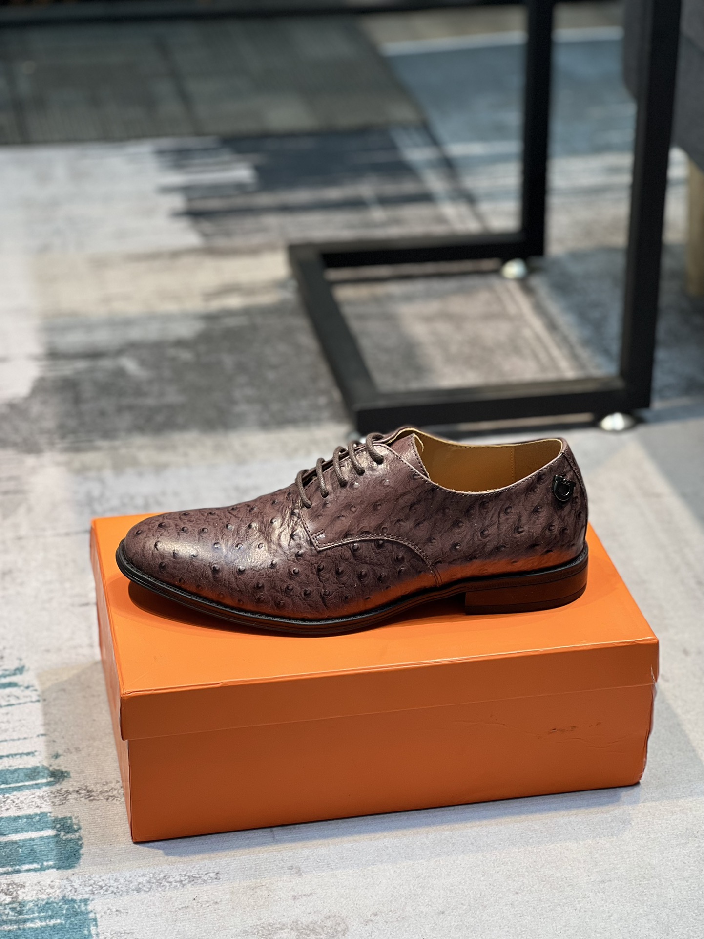 J5 菲拉格慕2022最🙈原版复刻👟👟👟可到做工一流 鞋面意大利🇮🇹进口小牛皮❗真皮内里@适合出行，原版复刻大底，让你适合各种出行，尽显低调奢华。