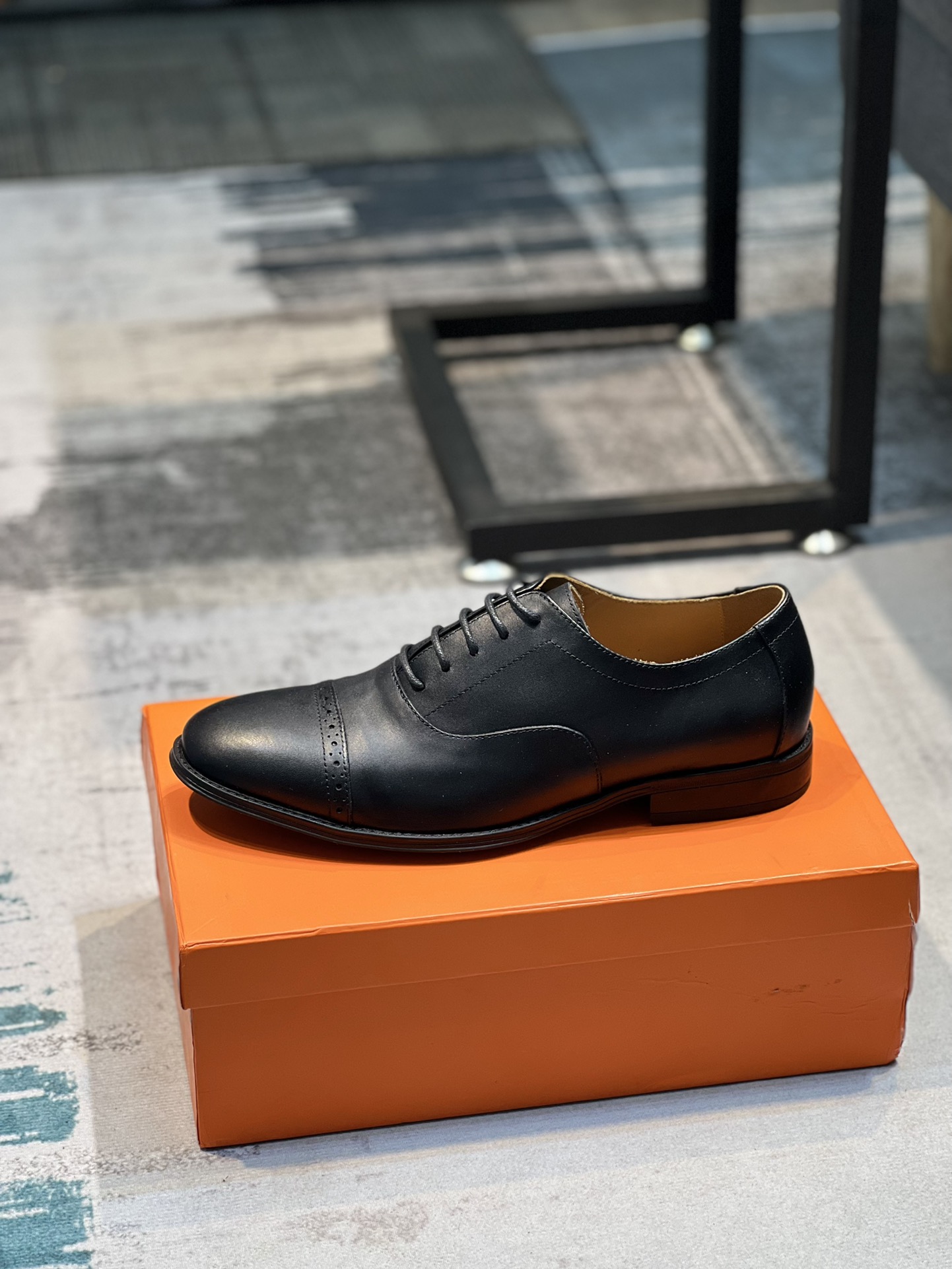 J5 菲拉格慕2022最🙈原版复刻👟👟👟可到做工一流 鞋面意大利🇮🇹进口小牛皮❗真皮内里@适合出行，原版复刻大底，让你适合各种出行，尽显低调奢华。