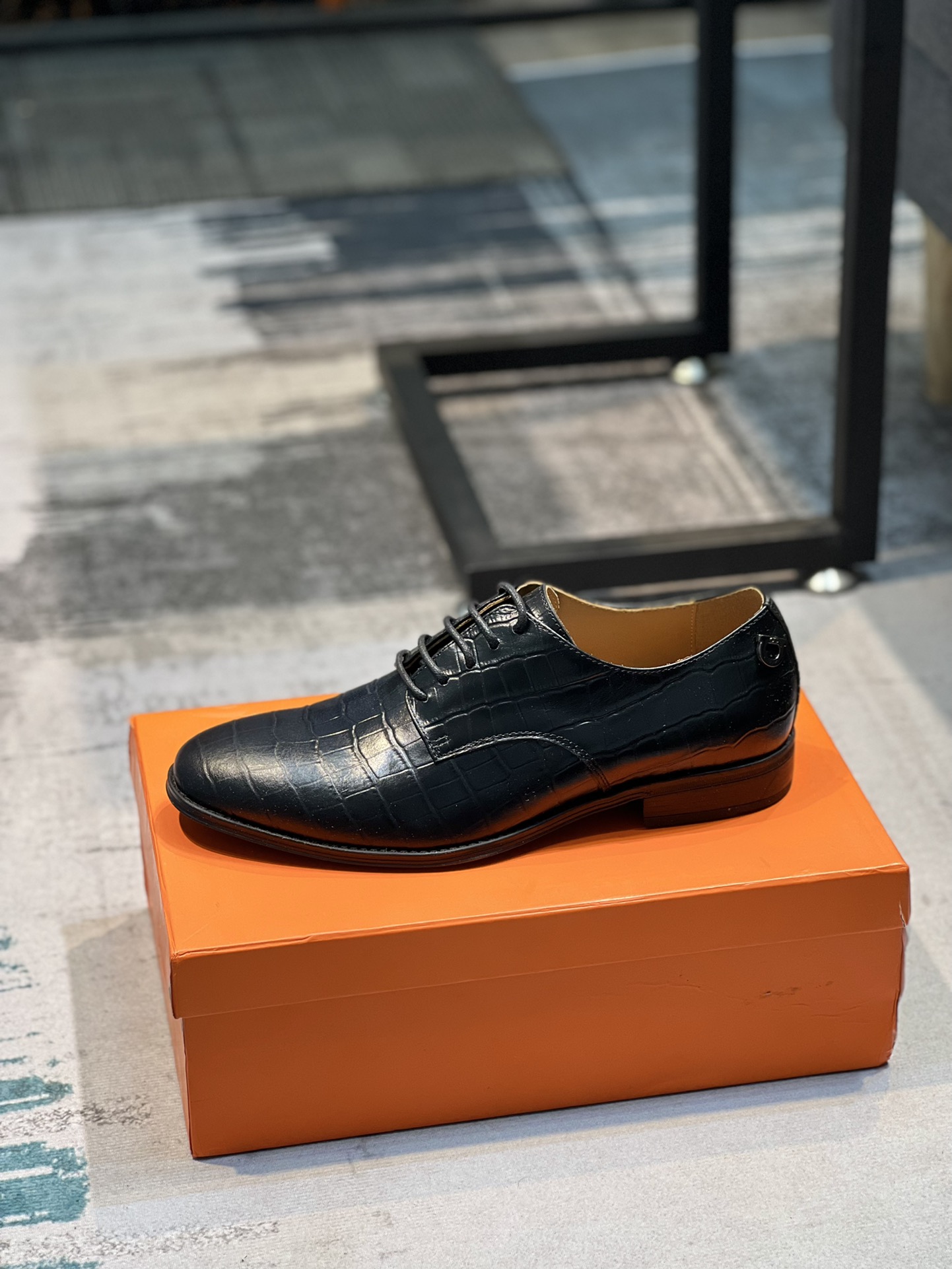 J5 菲拉格慕2022最🙈原版复刻👟👟👟可到做工一流 鞋面意大利🇮🇹进口小牛皮❗真皮内里@适合出行，原版复刻大底，让你适合各种出行，尽显低调奢华。