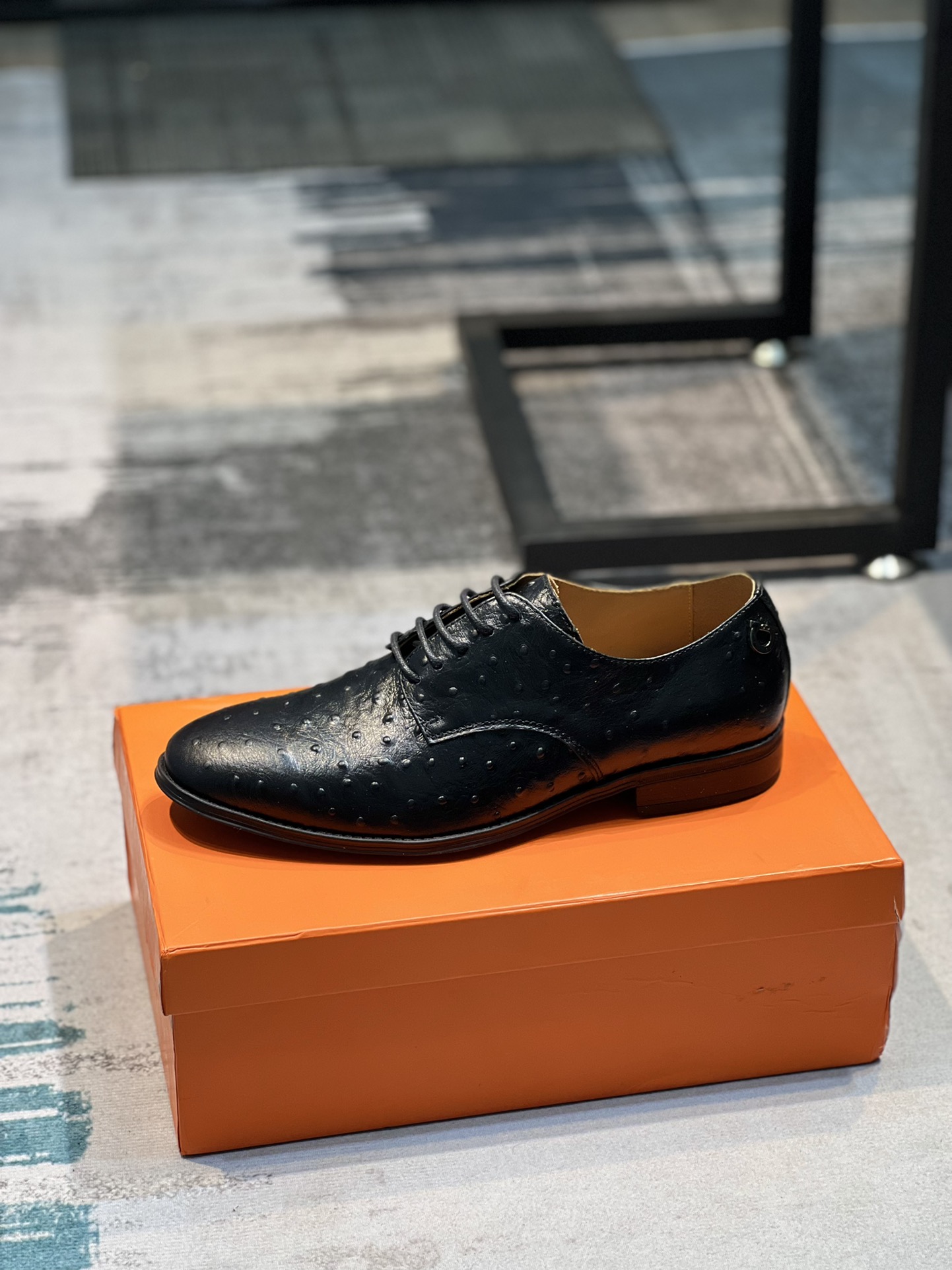 J5 菲拉格慕2022最🙈原版复刻👟👟👟可到做工一流 鞋面意大利🇮🇹进口小牛皮❗真皮内里@适合出行，原版复刻大底，让你适合各种出行，尽显低调奢华。