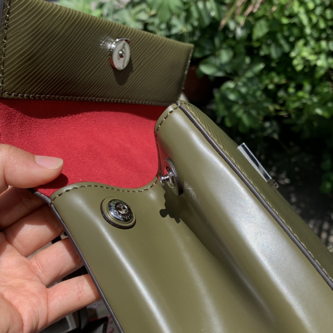 🌼 m58928绿色尺寸20 x 16 x 7.5 CM海外私渠里拿到了柜上同步到店的L&V新款CLUN