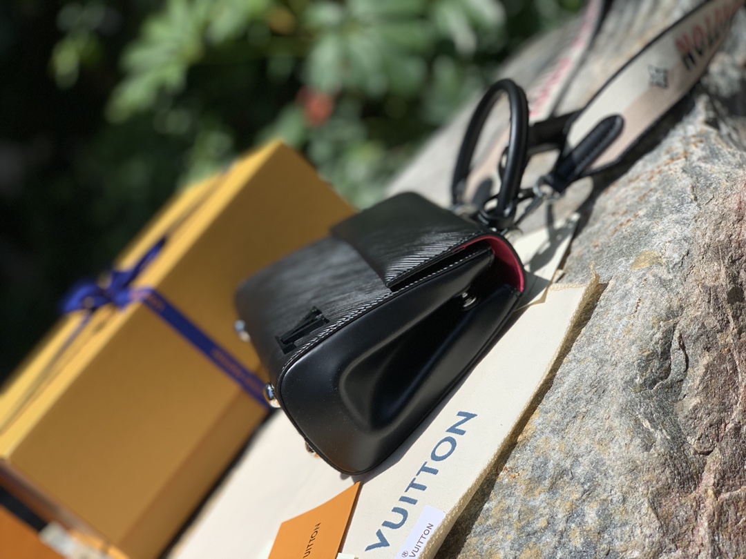 非市场普通货 进口皮料半钢五金 m59134黑色尺寸：20 x 16 x 7.5 CM高端控会不断回购的