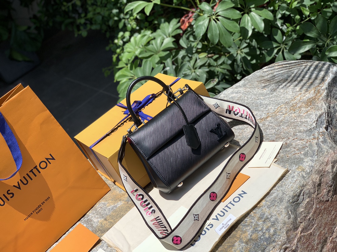 🌼 m59134黑色尺寸：20 x 16 x 7.5 CM高端控会不断回购的顶级原厂货！皮料、五金、工艺