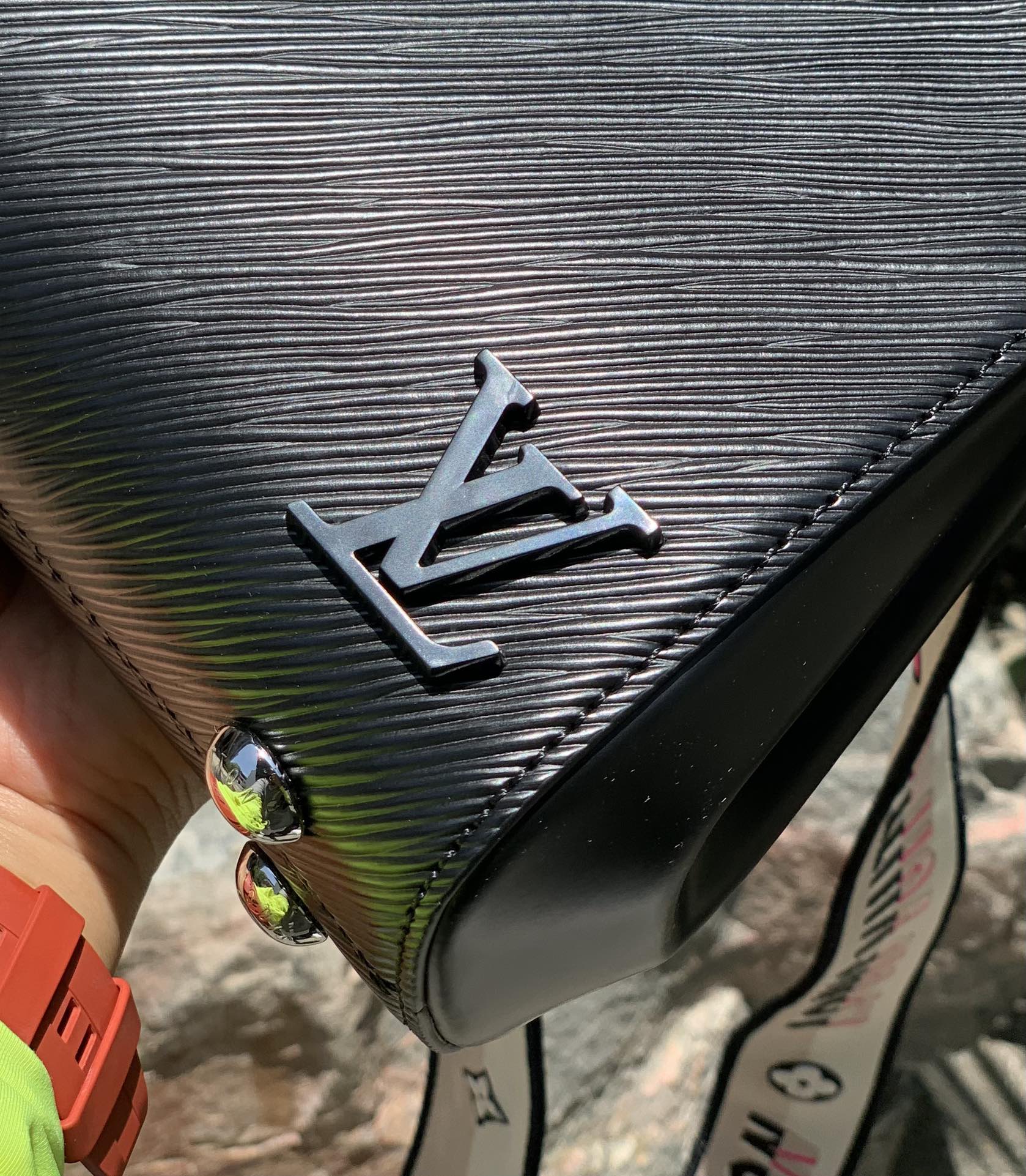 非市场普通货 进口皮料半钢五金 m59134黑色尺寸：20 x 16 x 7.5 CM高端控会不断回购的