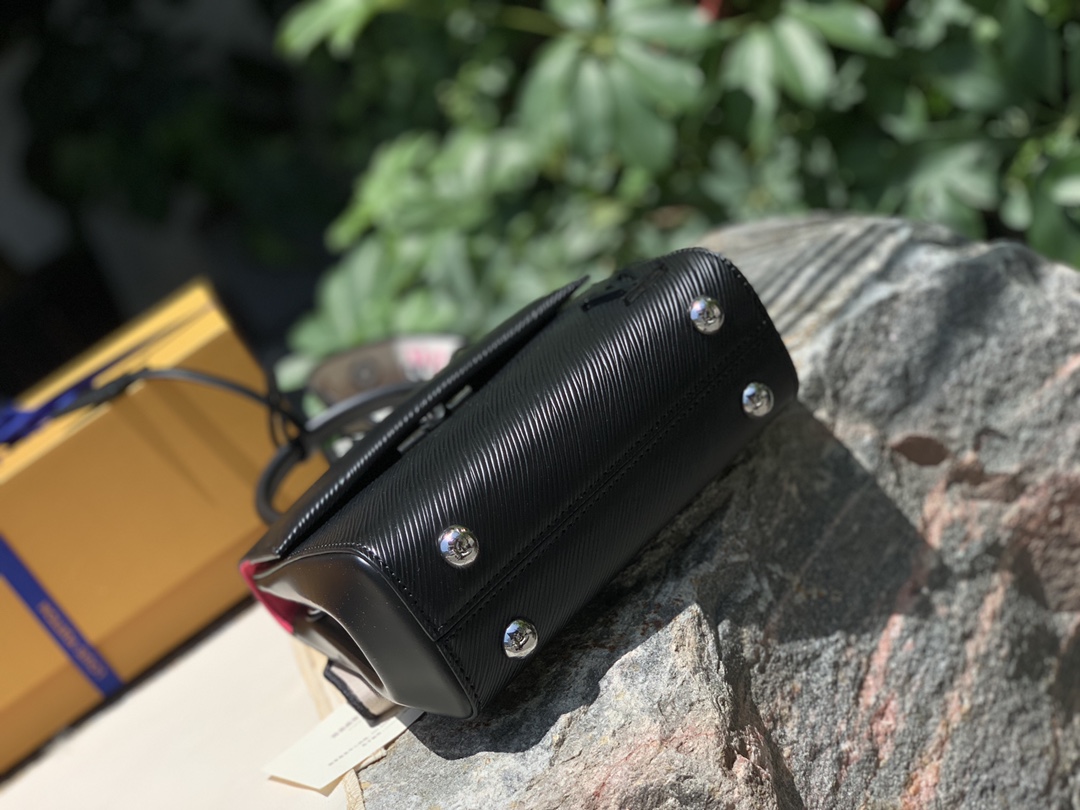 非市场普通货 进口皮料半钢五金 m59134黑色尺寸：20 x 16 x 7.5 CM高端控会不断回购的