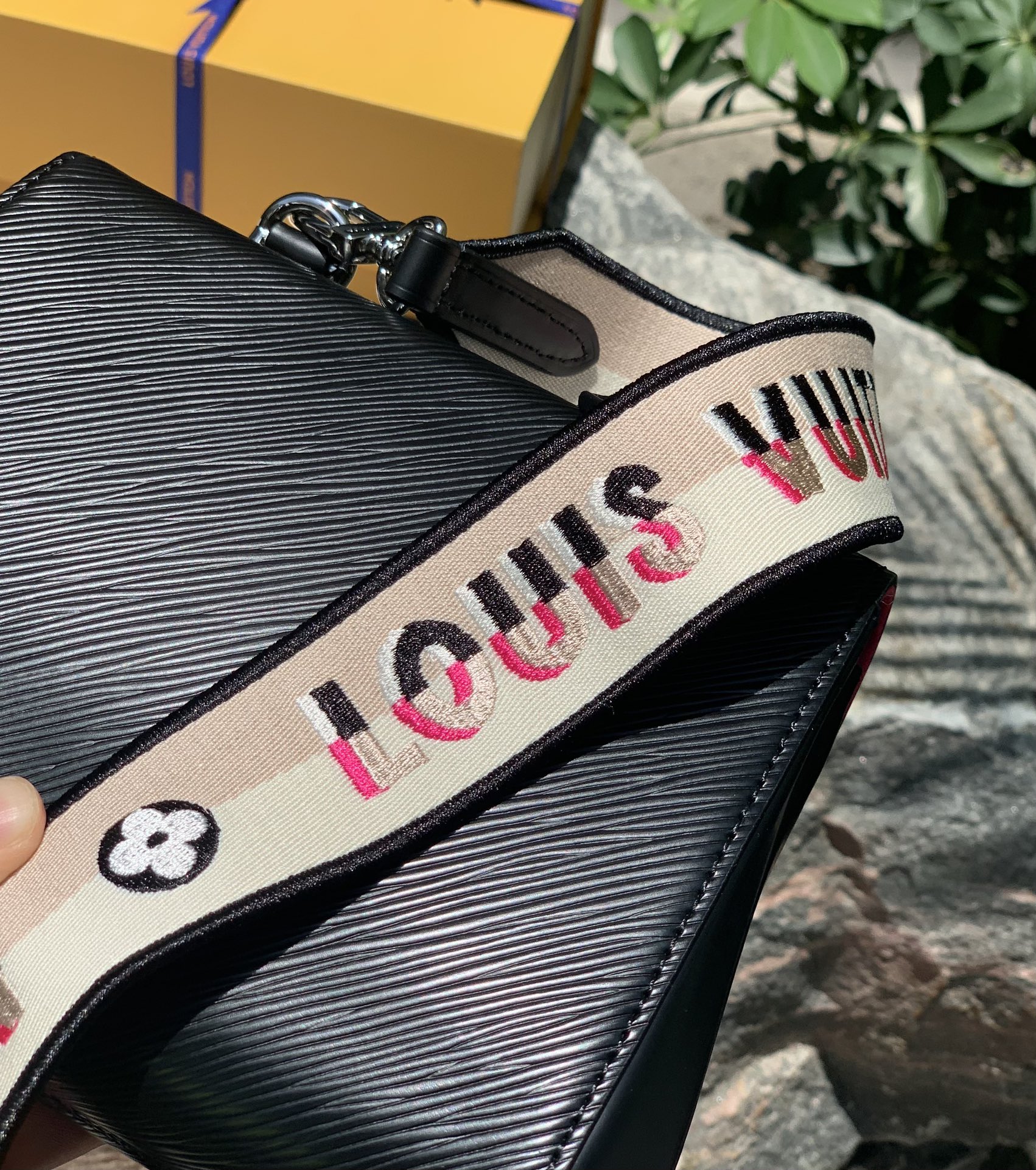 非市场普通货 进口皮料半钢五金 m59134黑色尺寸：20 x 16 x 7.5 CM高端控会不断回购的