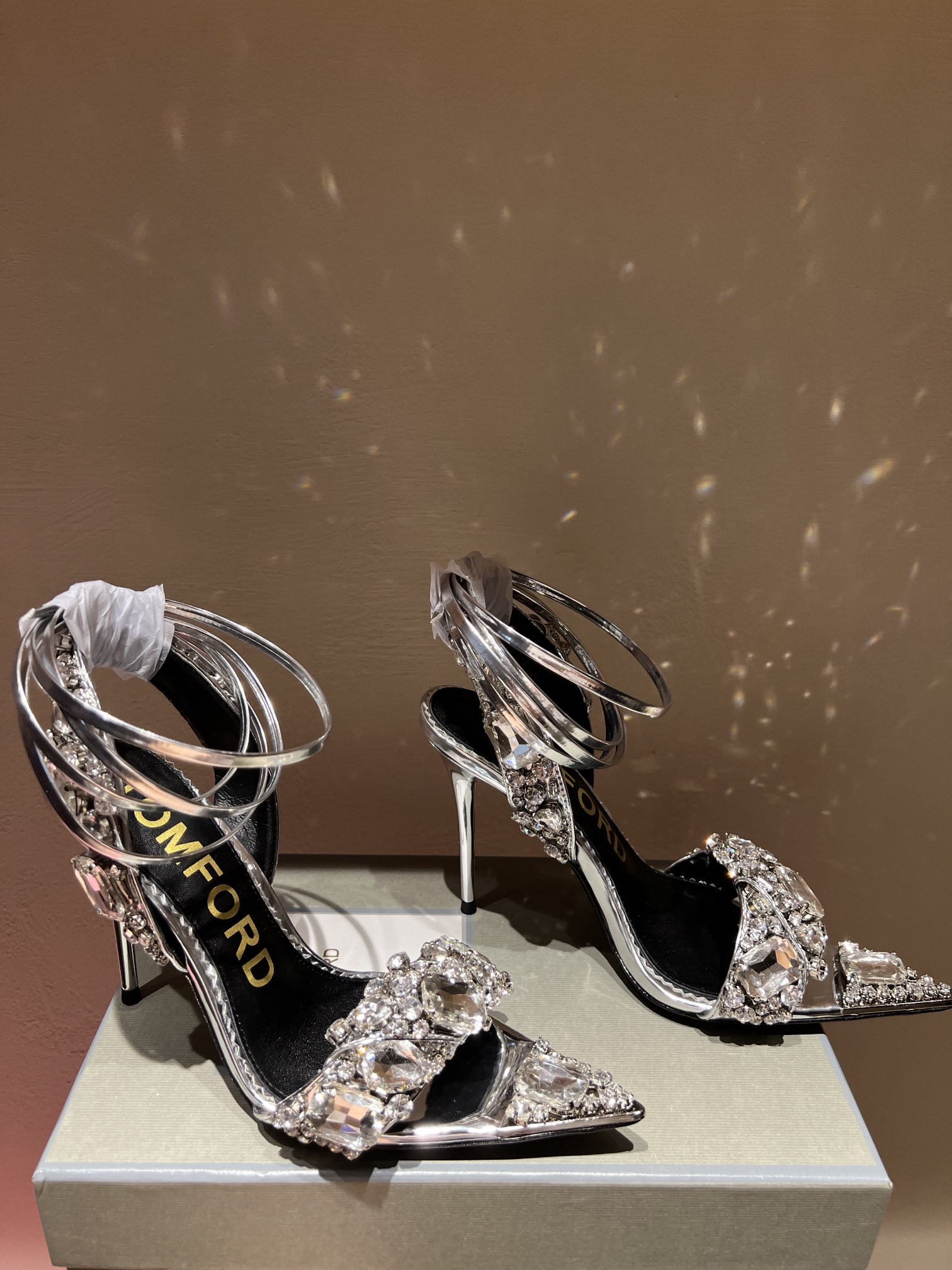 Hand-sewn Gold High-Heel Sandals with Crystal Decorations – P825