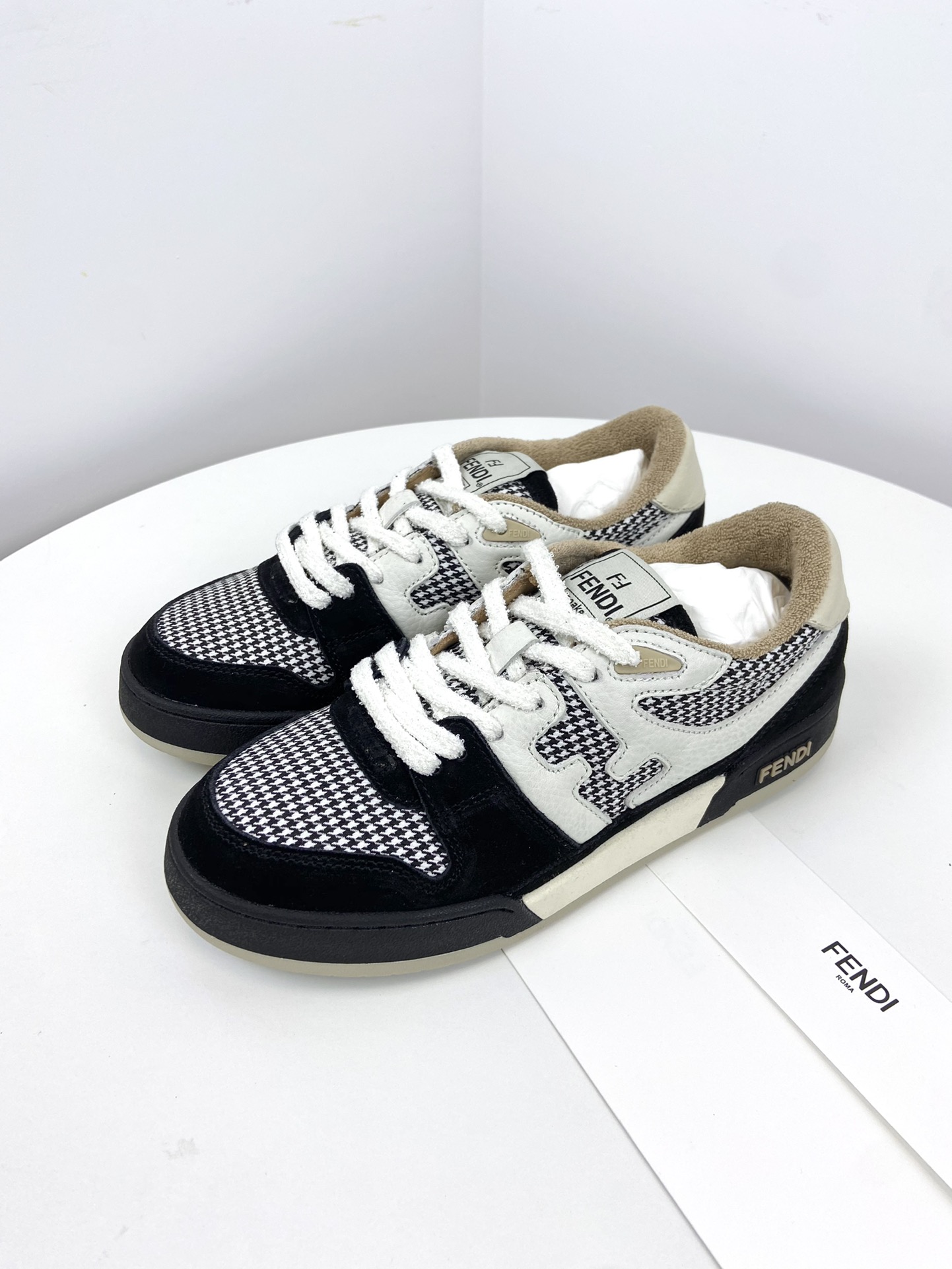 Fendi Shoes Sneakers from China 2023
 Splicing Women Men Cowhide TPU Vintage Sweatpants