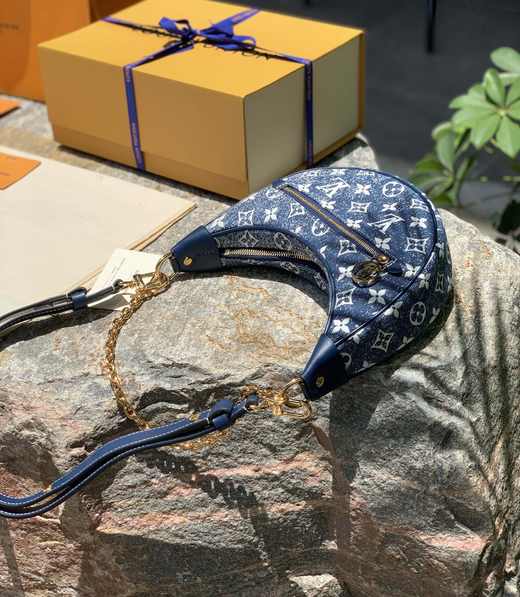 非市场普通货 进口皮料半钢五金 m81166尺寸23 x 13 x 6 CM纯正海外渠道货！L&V202